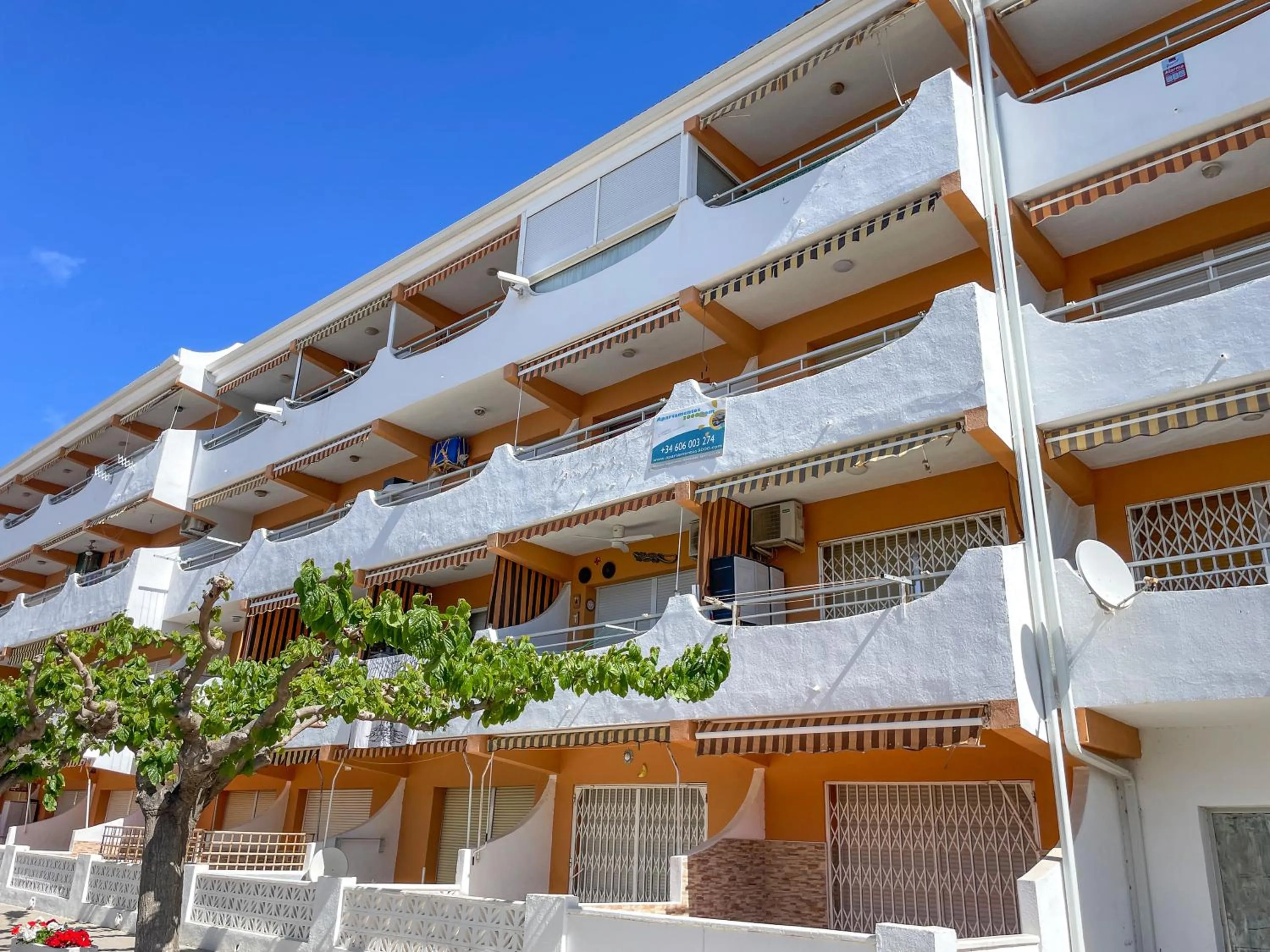 Property building in Apartamentos Voramar Peñíscola 3000
