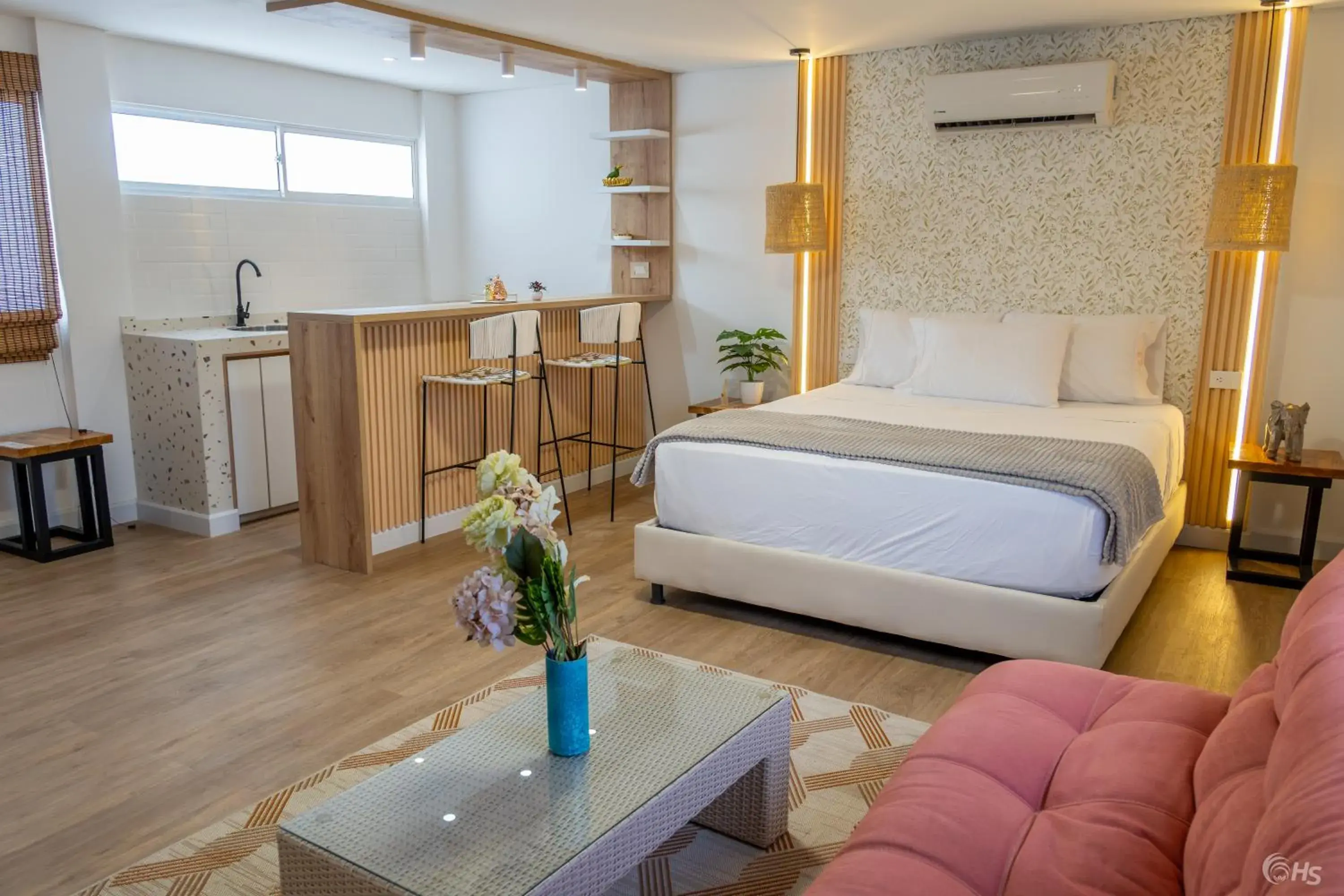 Deluxe Queen Suite - single occupancy in Casana Rosa Hotel Deluxe Queen Suite - single occupancy in Casana Rosa Hotel