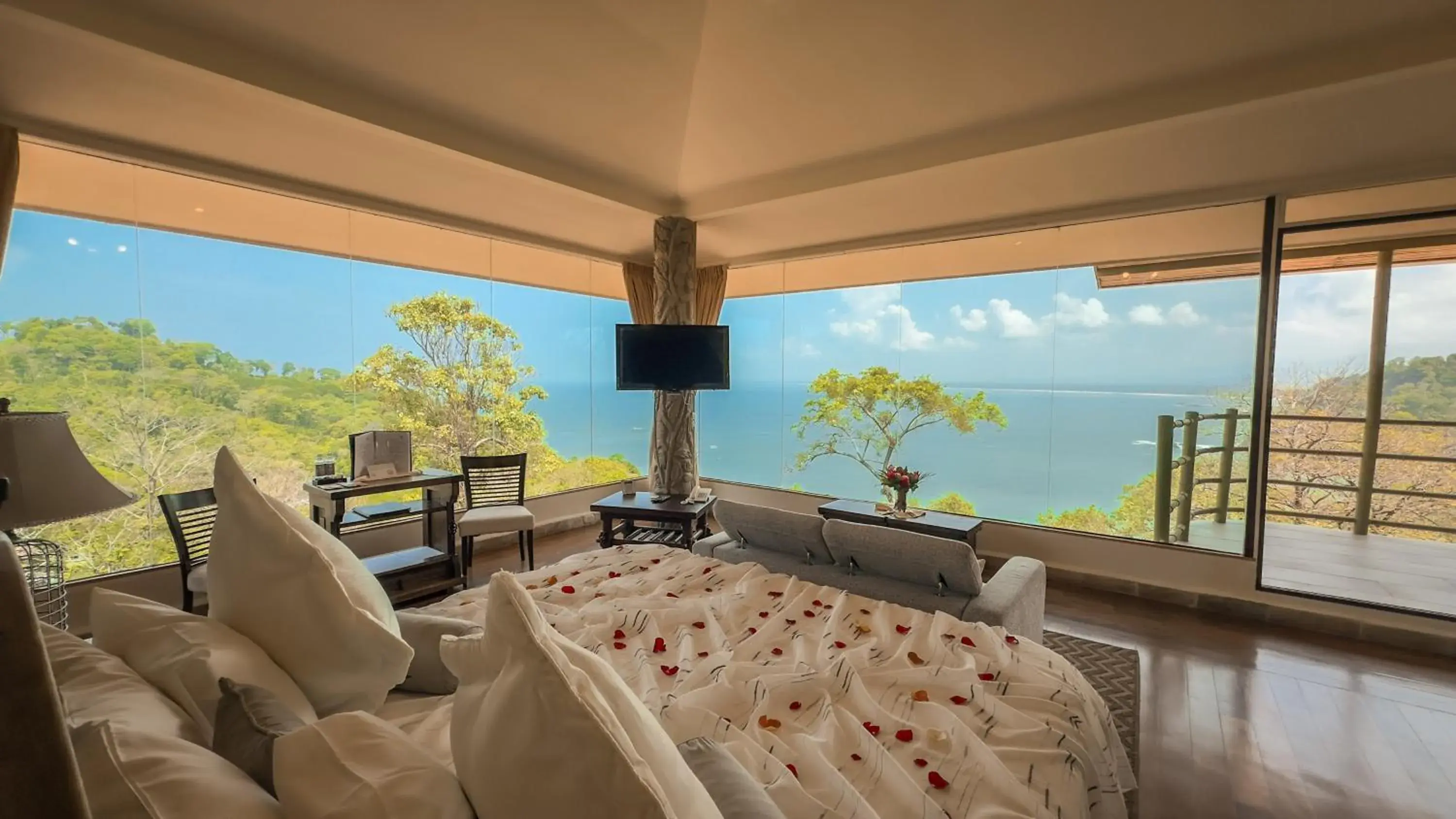 Sea view in Issimo Suites (Adults Only) Sea view in Issimo Suites (Adults Only)