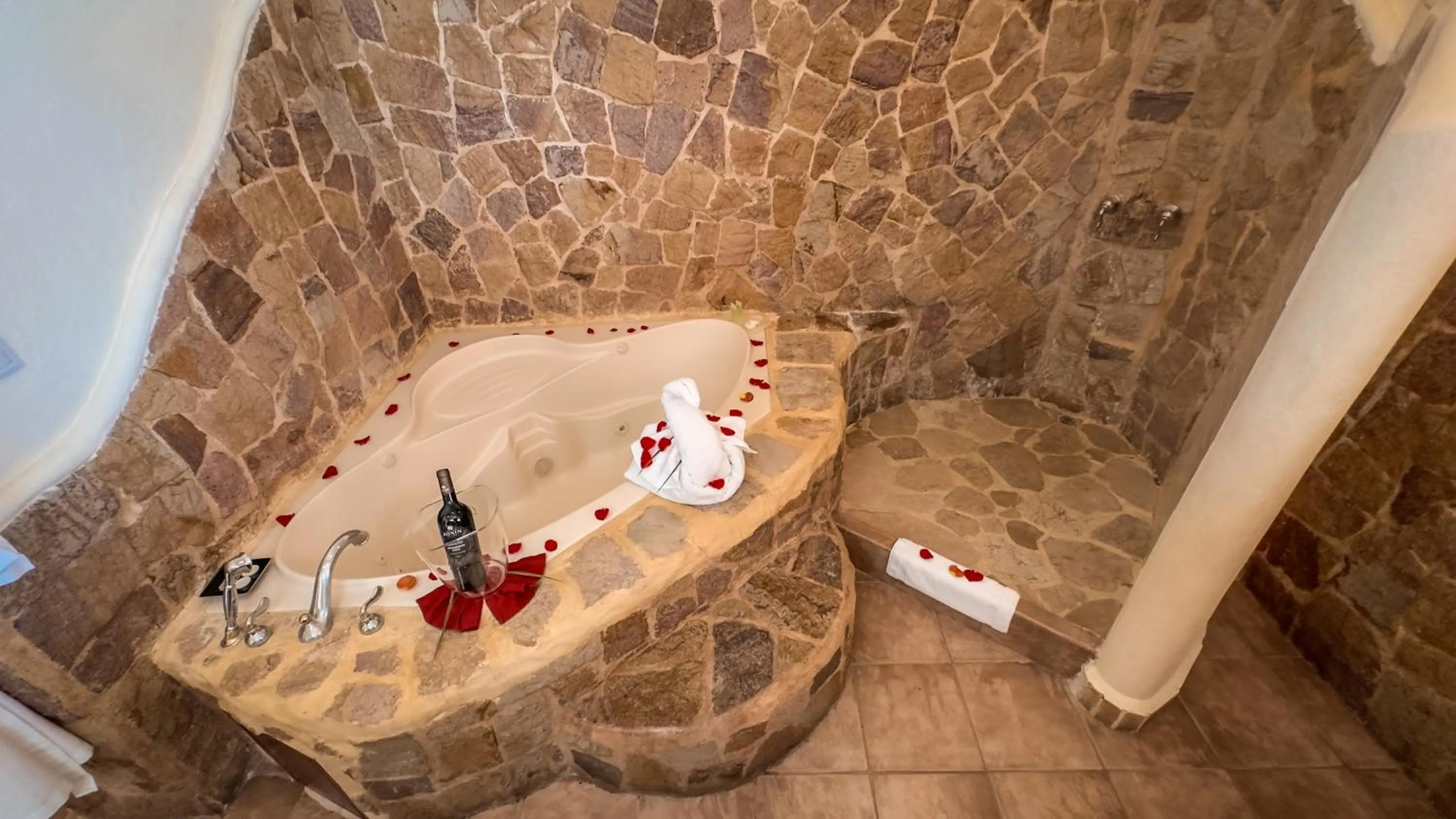 Bathroom in Issimo Suites (Adults Only)