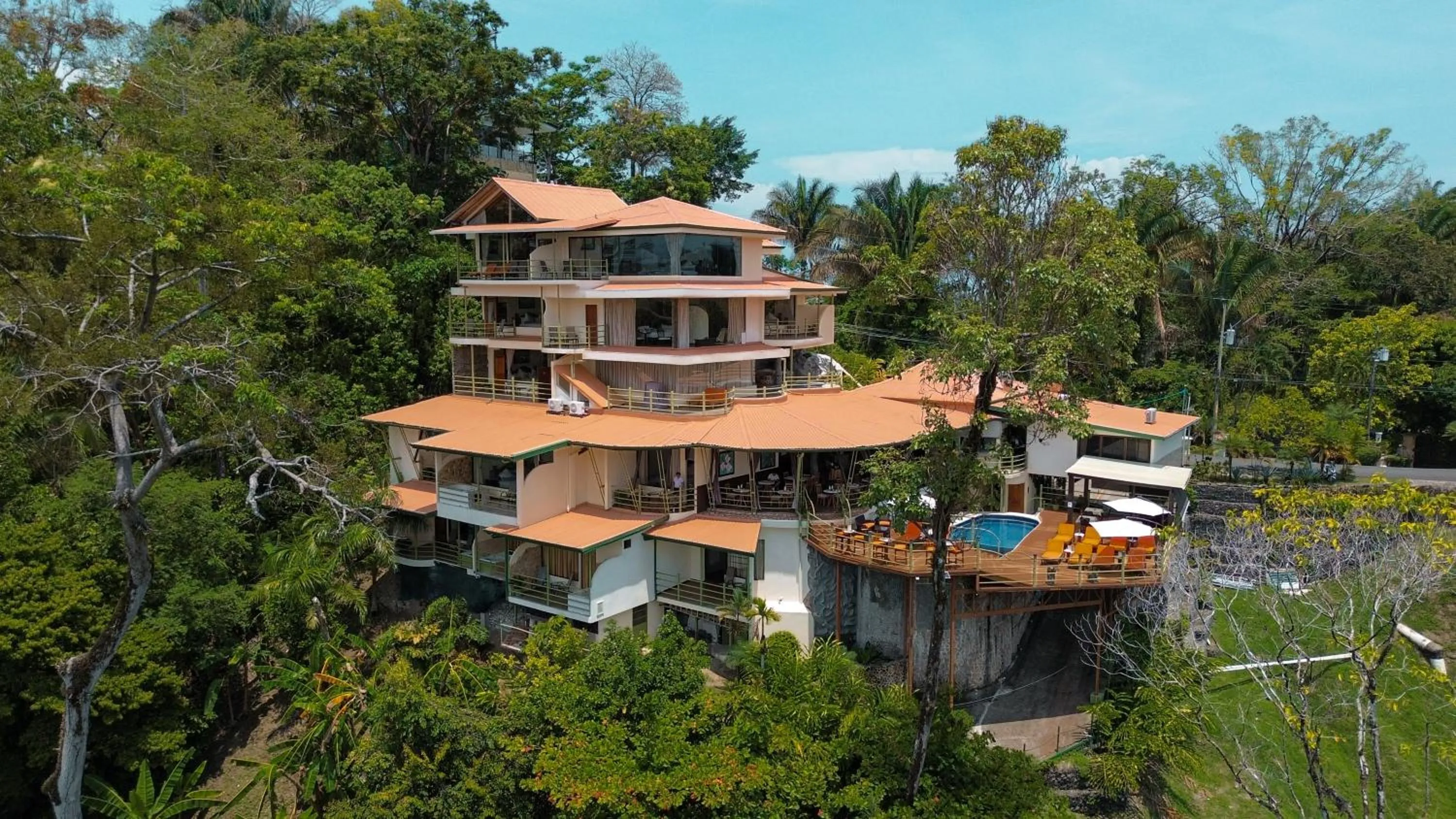 Property building in Issimo Suites (Adults Only)