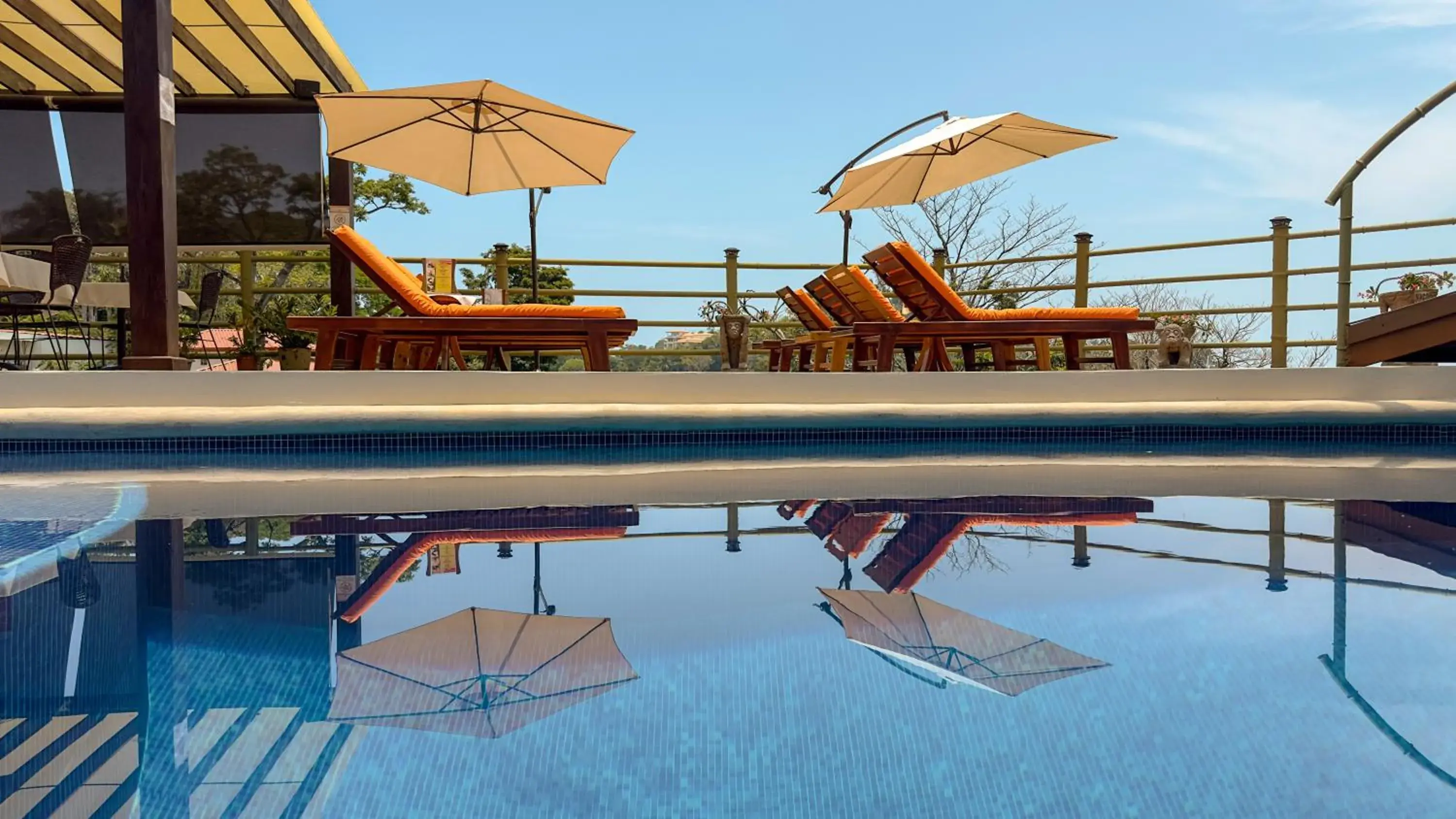 Swimming pool in Issimo Suites (Adults Only) Swimming pool in Issimo Suites (Adults Only)