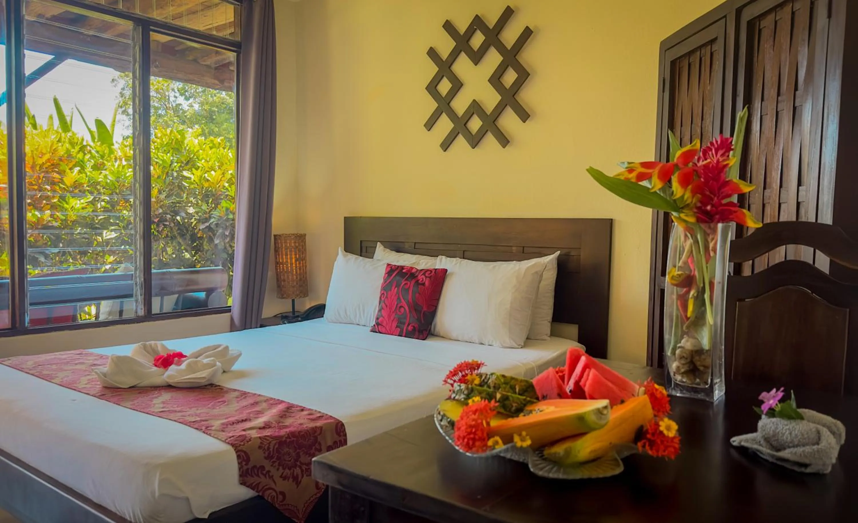 Bed in Tabulia Tree Hotel and Villas