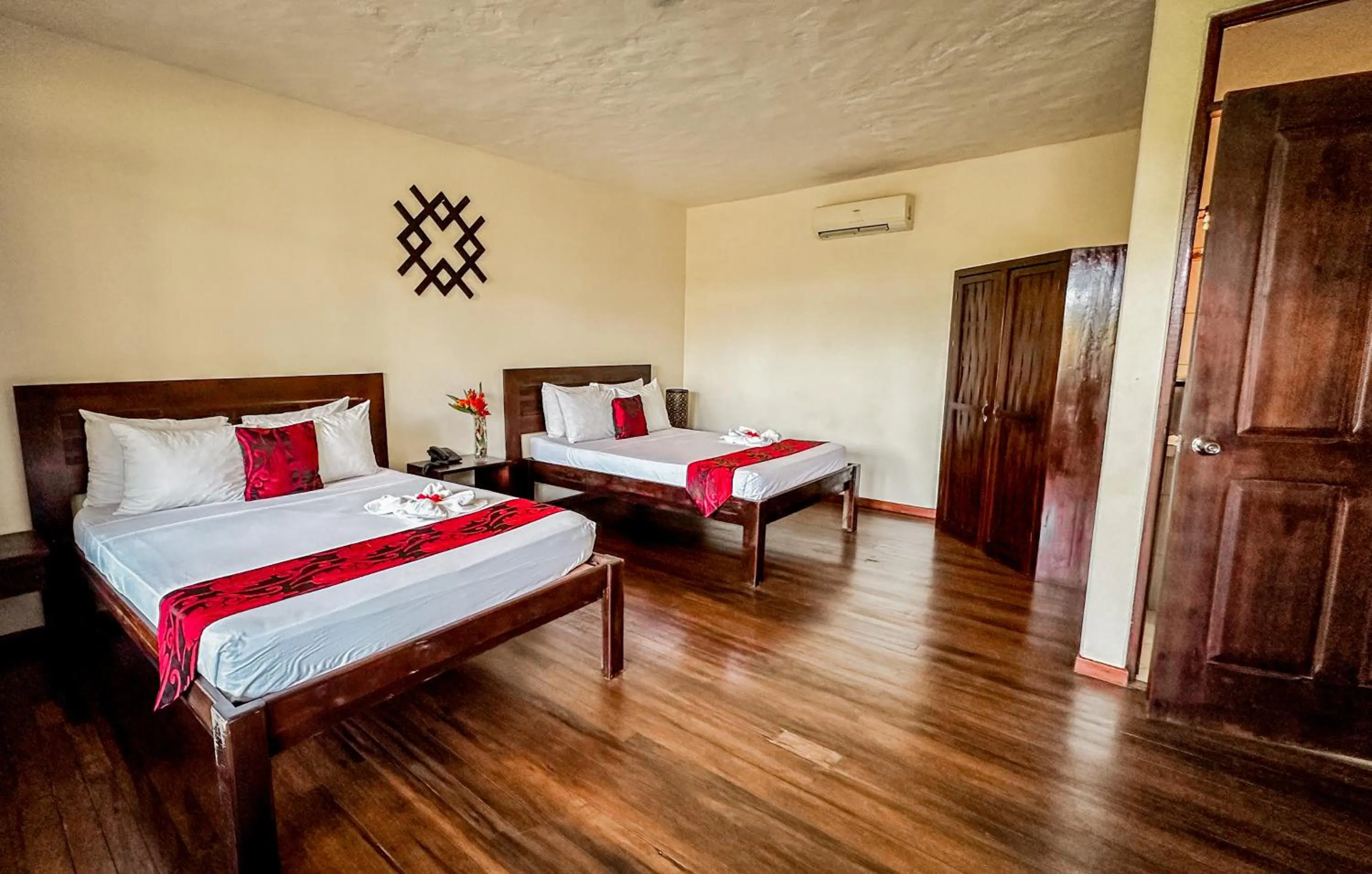 Bed in Tabulia Tree Hotel and Villas