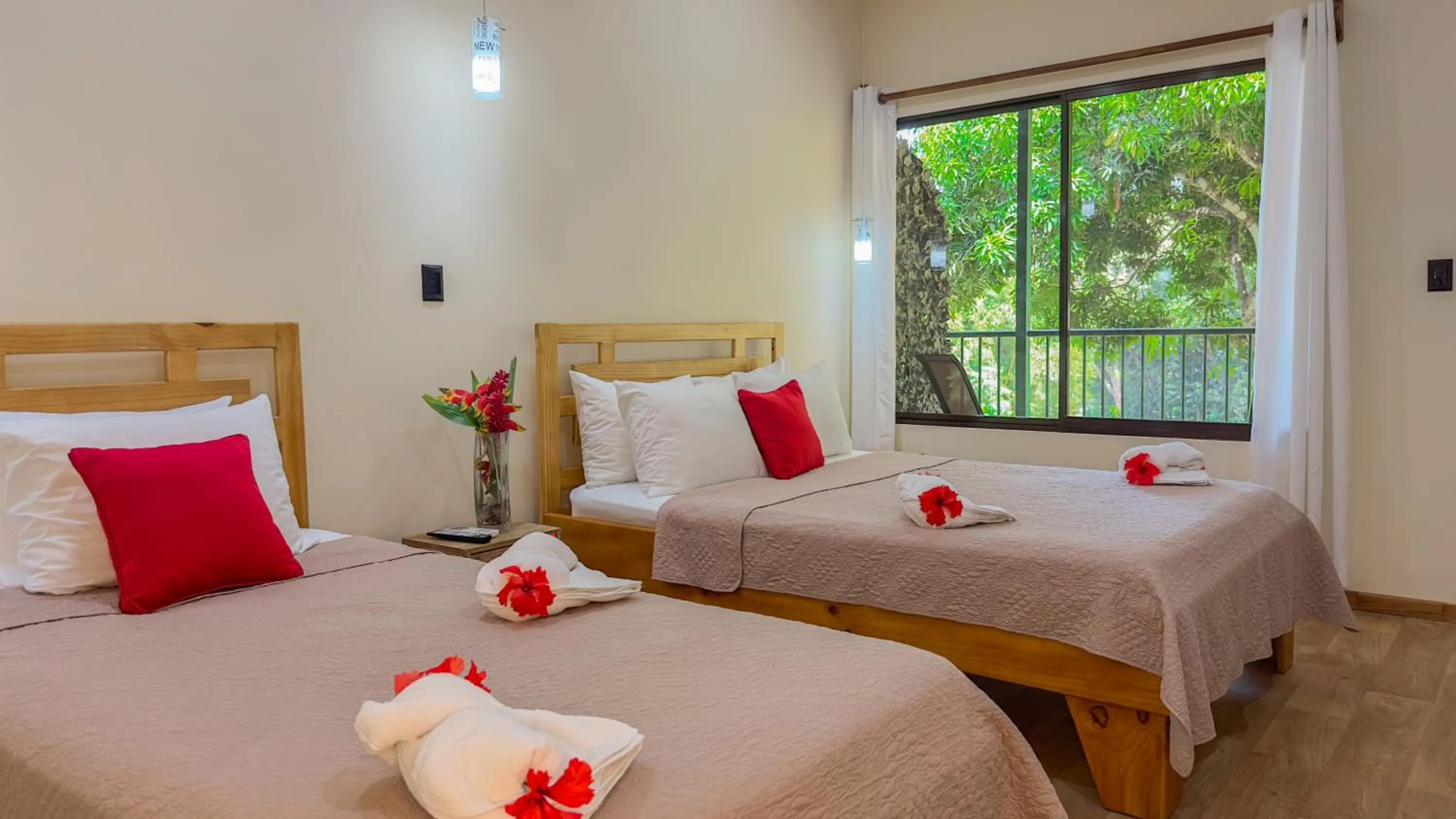 Bed in Tabulia Tree Hotel and Villas