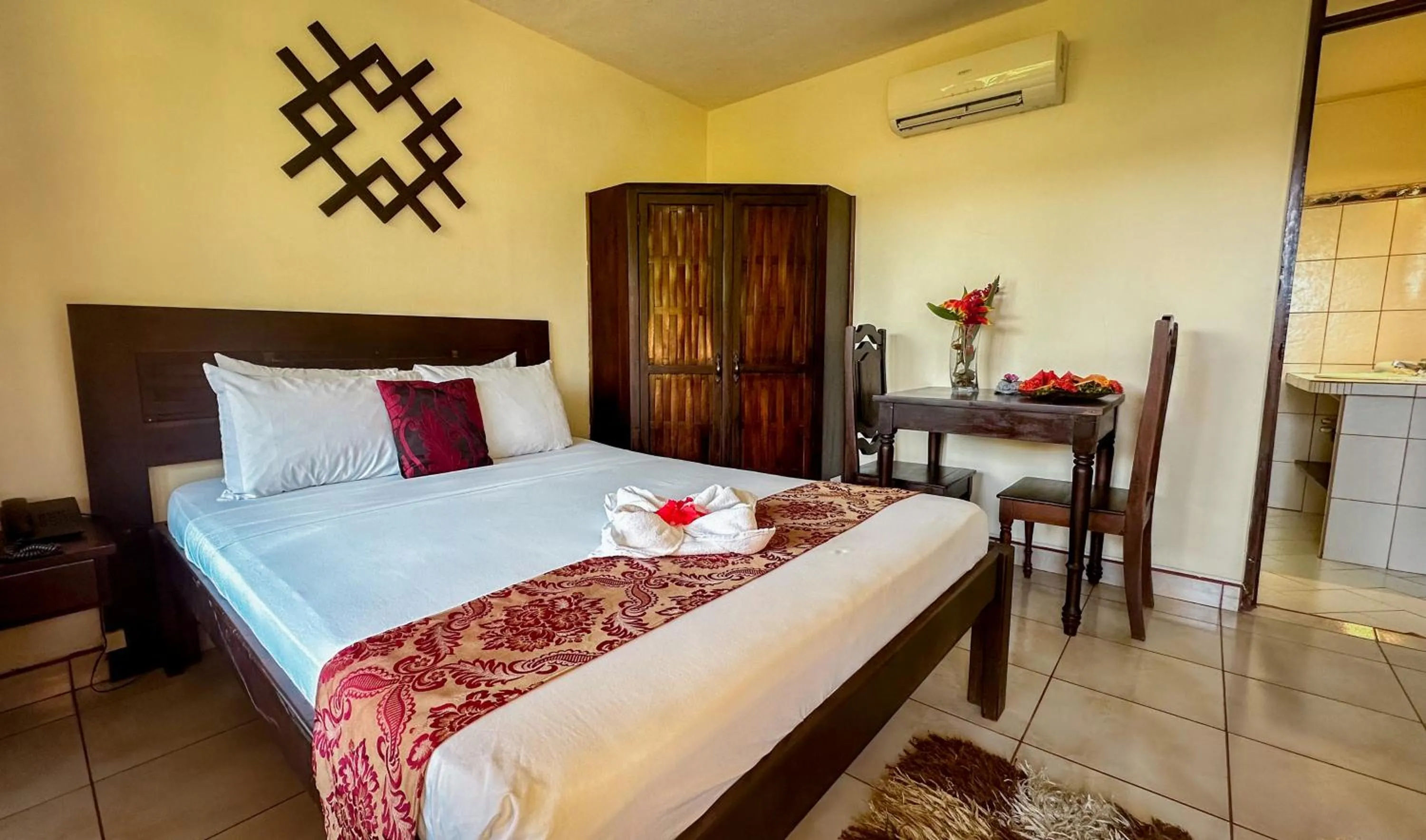 Bed in Tabulia Tree Hotel and Villas