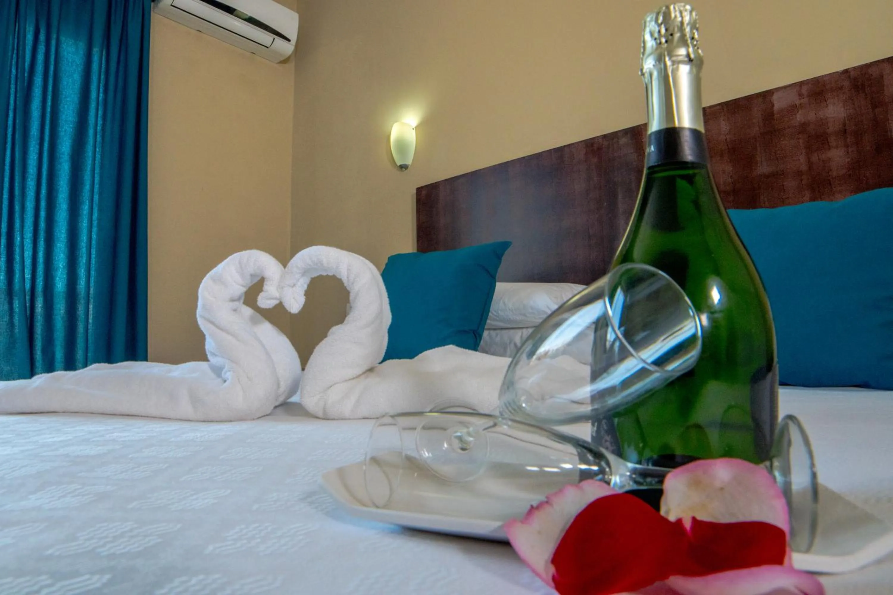 Bedroom, Bed in Hotel Aeropuerto Sur