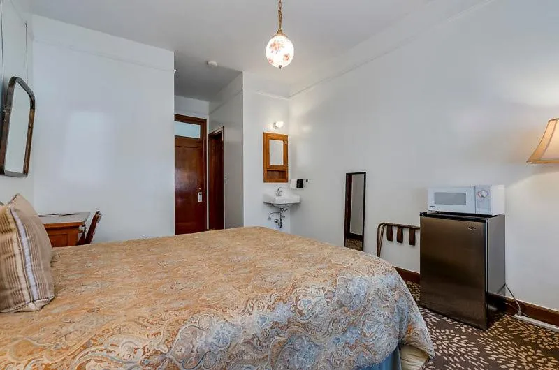 Ryan Hotel