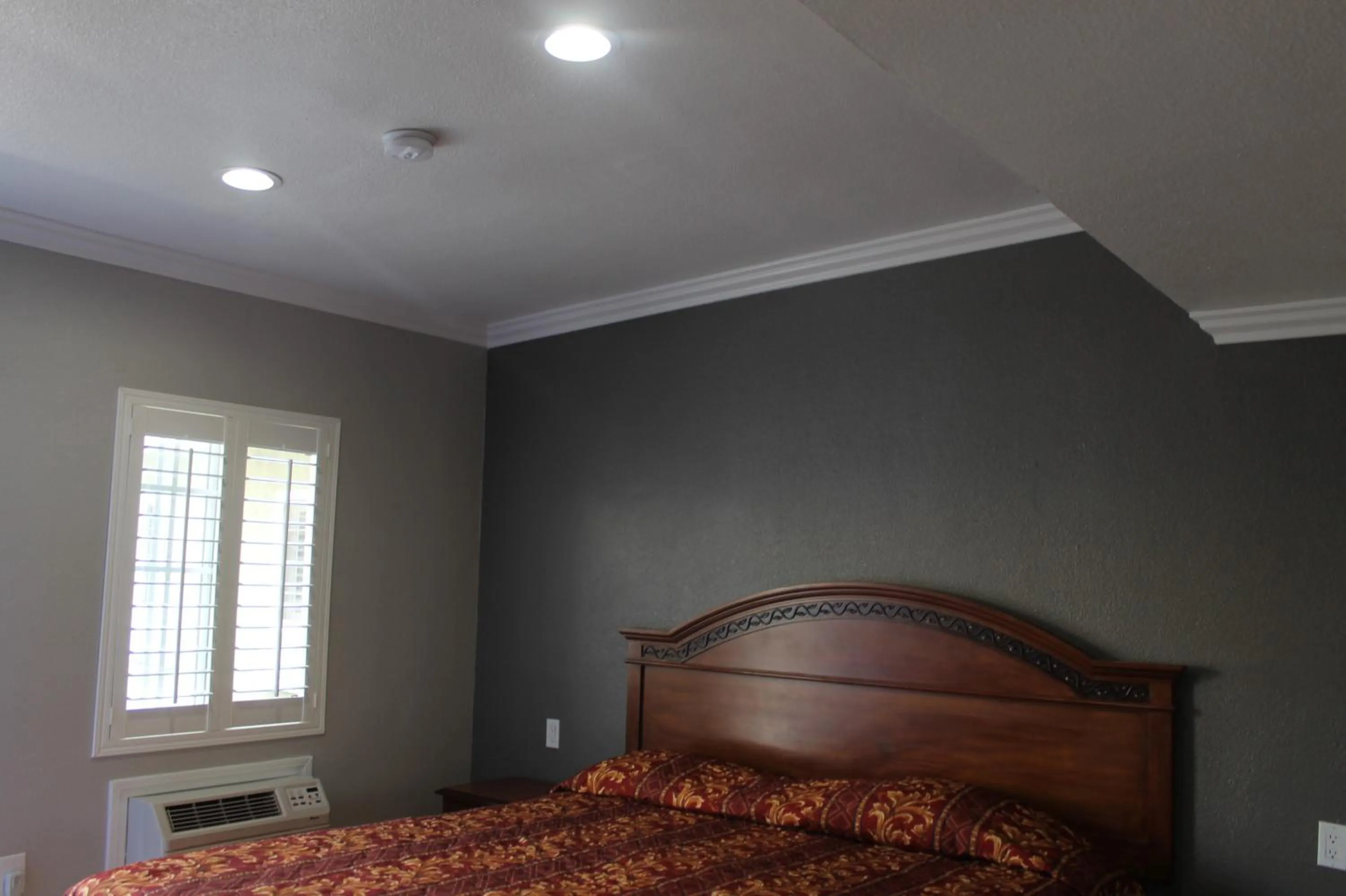 Decorative detail, Bed in Town House Motel