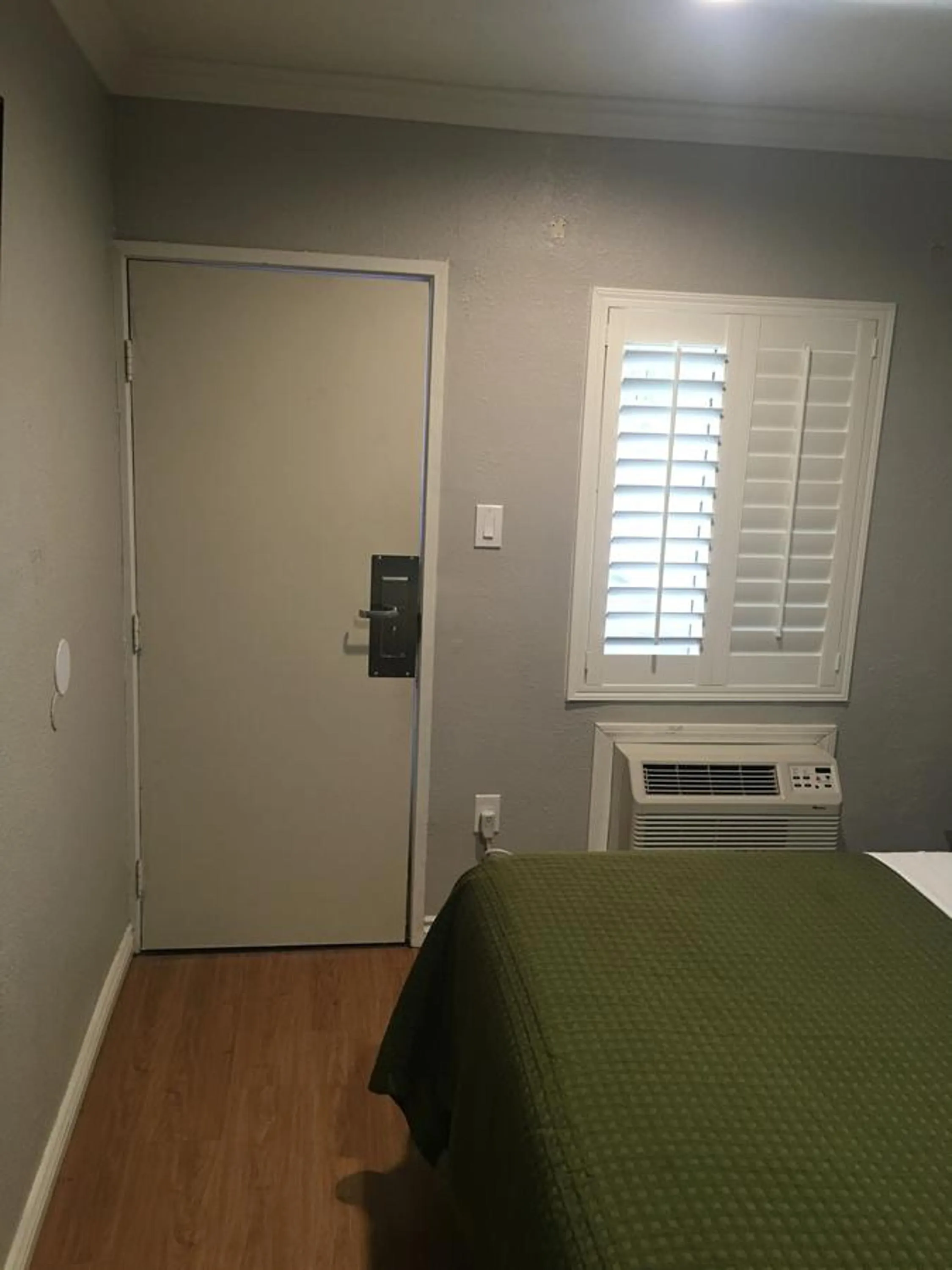 Day, Bed in Town House Motel