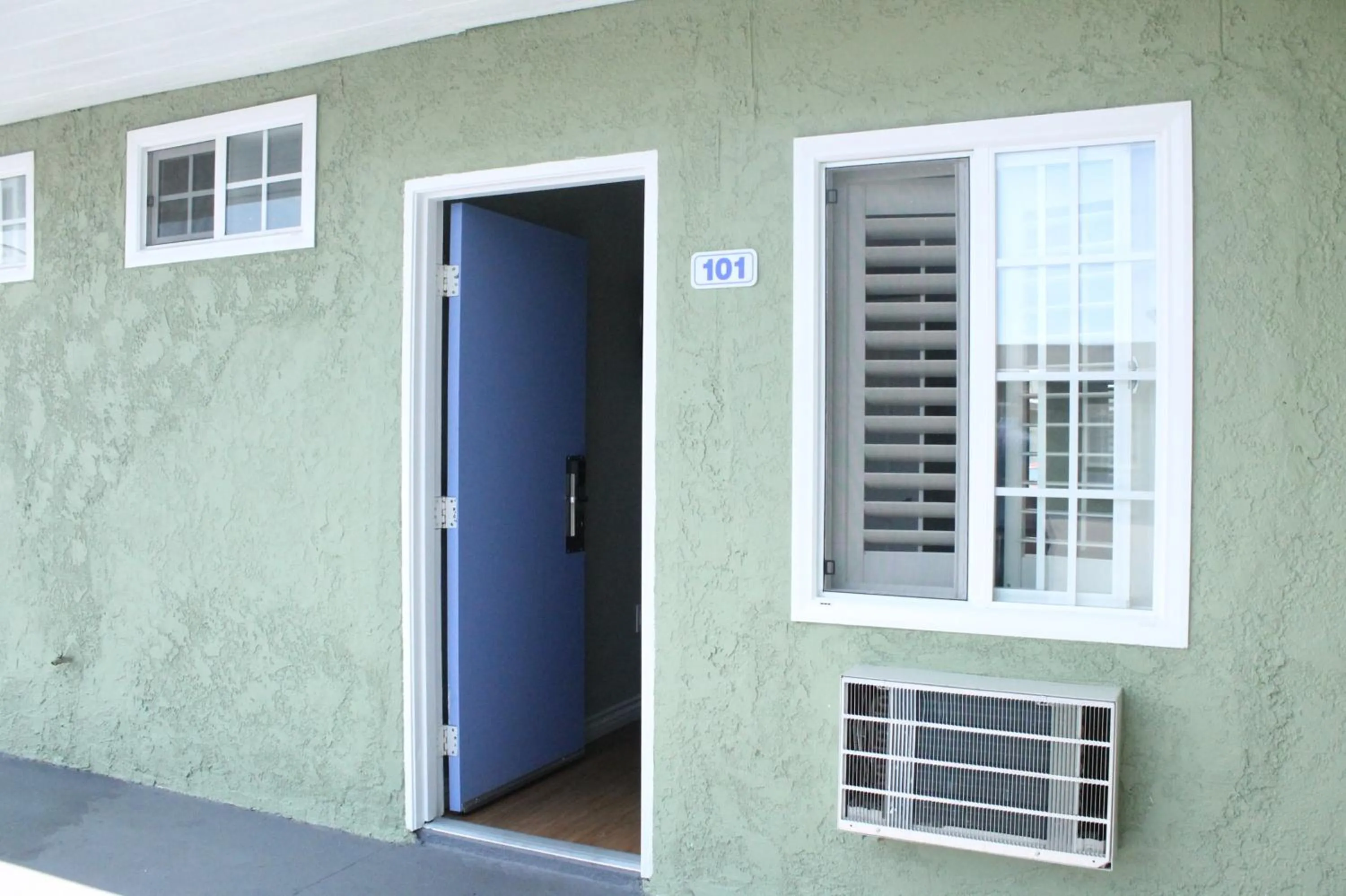 Facade/entrance in Town House Motel