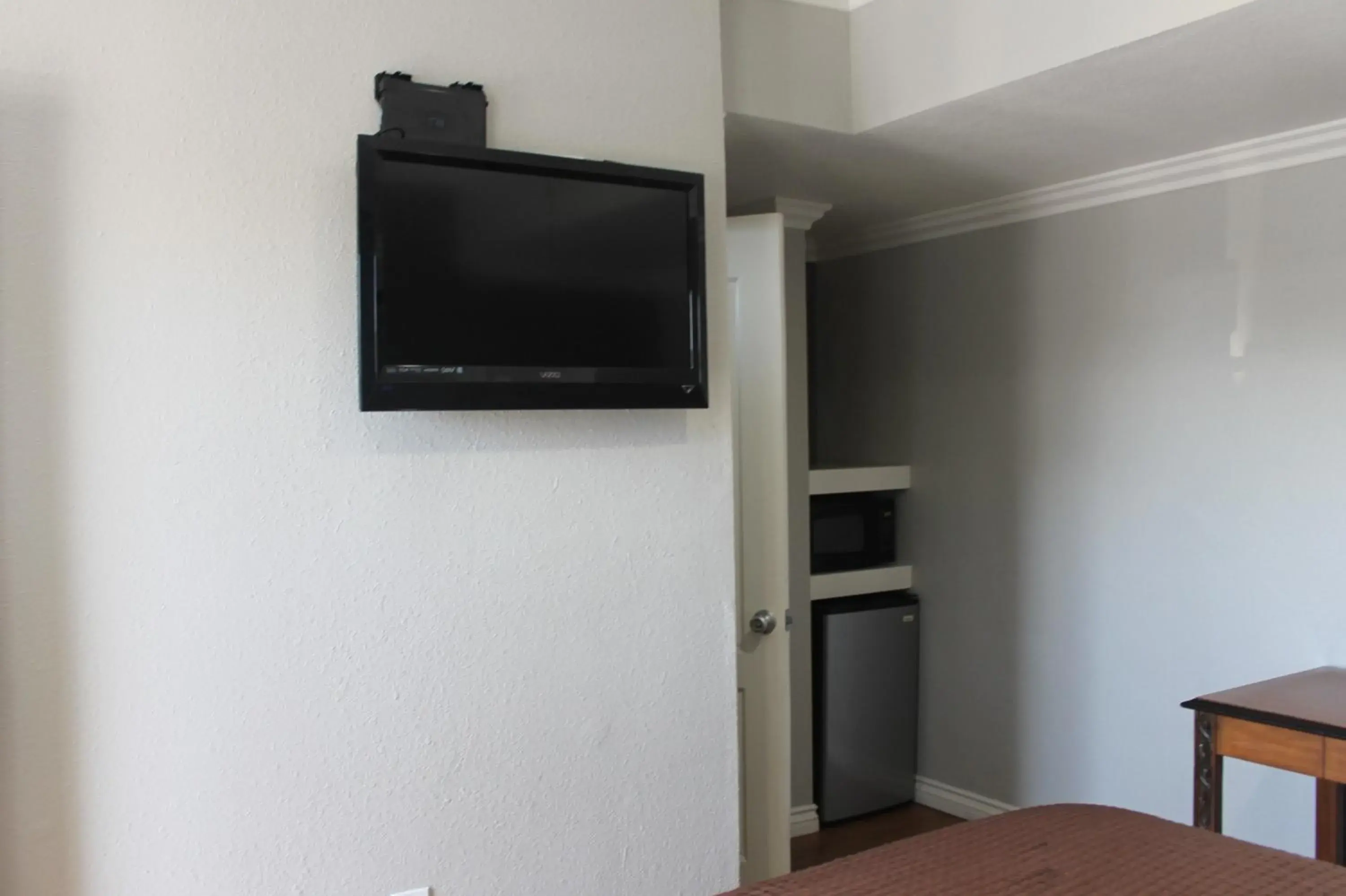 TV and multimedia, Bed in Town House Motel TV and multimedia, Bed in Town House Motel