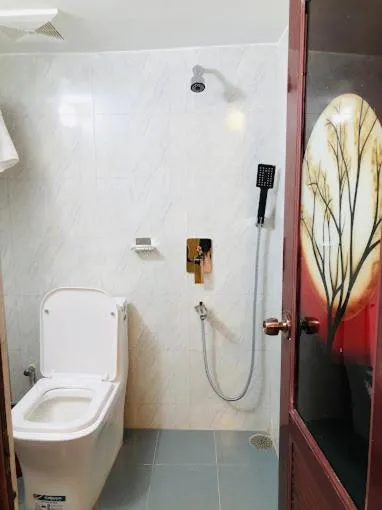 Shower in Cafe Green Valley