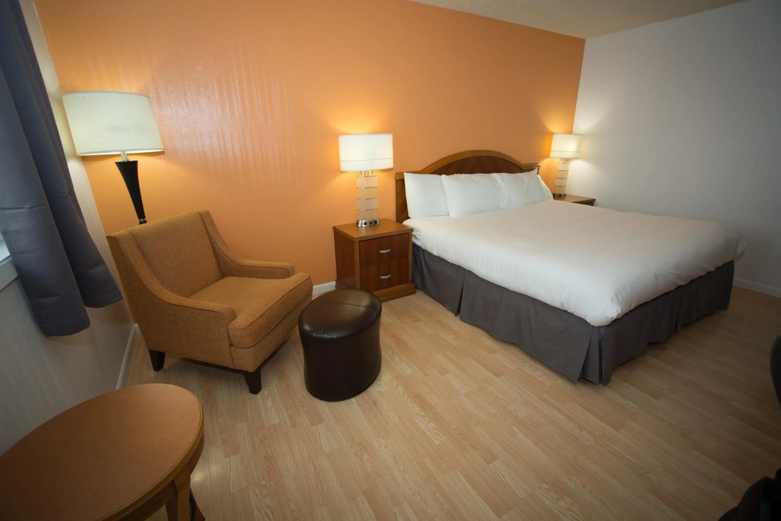 Photo of the whole room, Bed in Econo Lodge Alliance