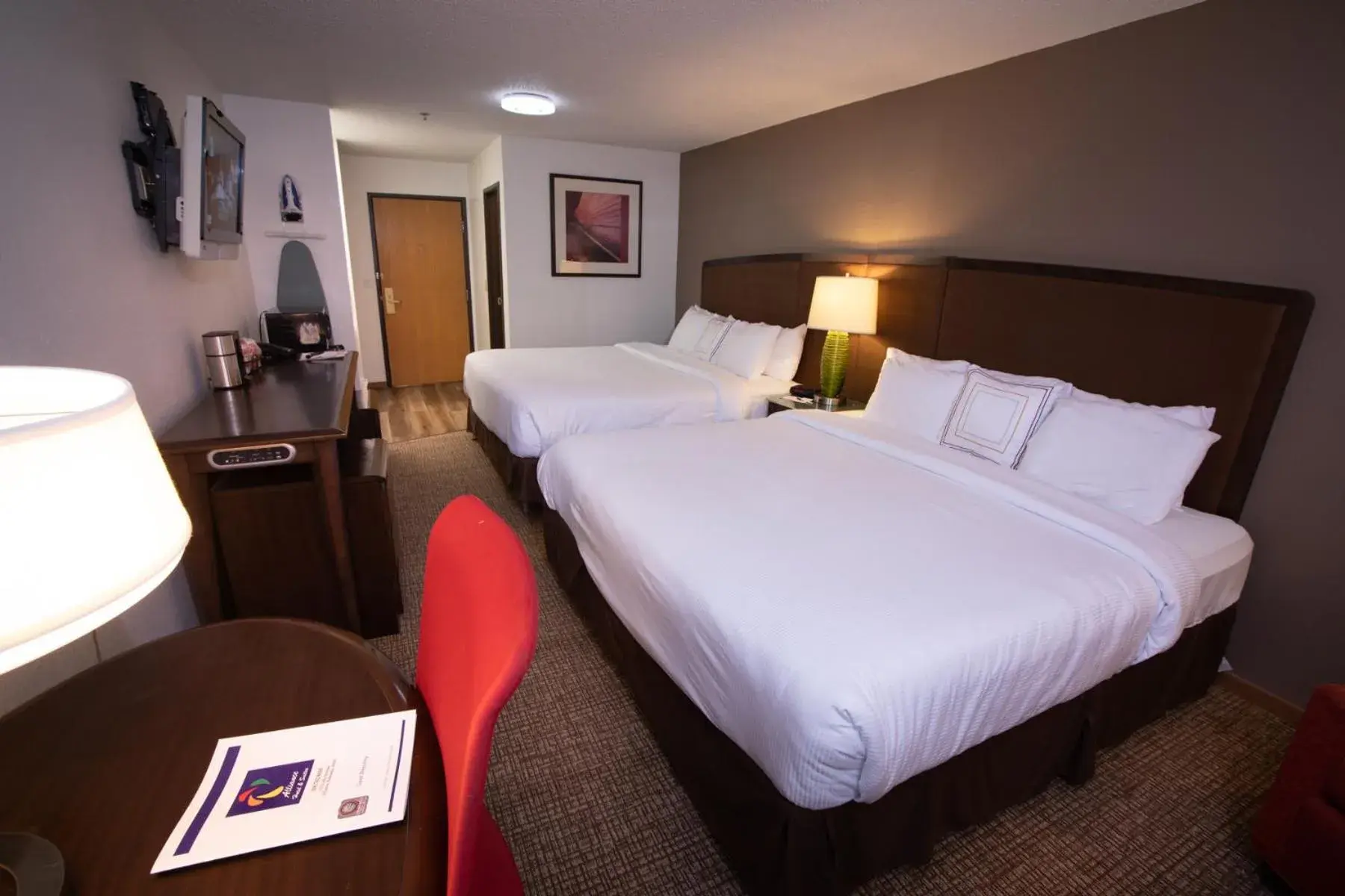Photo of the whole room, Bed in Alliance Hotel & Suites, a Howard Johnson by Wyndham Photo of the whole room, Bed in Alliance Hotel & Suites, a Howard Johnson by Wyndham