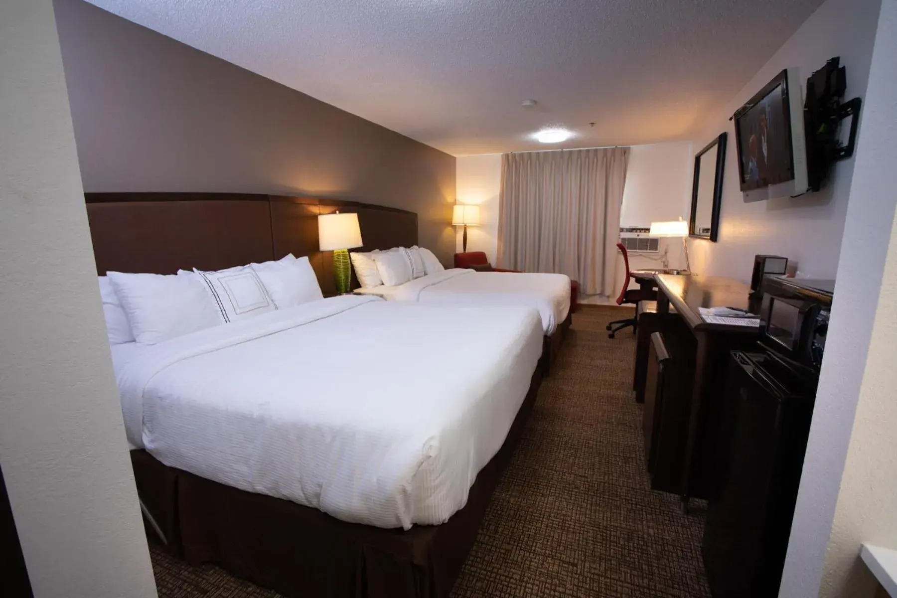 Photo of the whole room, Bed in Alliance Hotel & Suites, a Howard Johnson by Wyndham Photo of the whole room, Bed in Alliance Hotel & Suites, a Howard Johnson by Wyndham