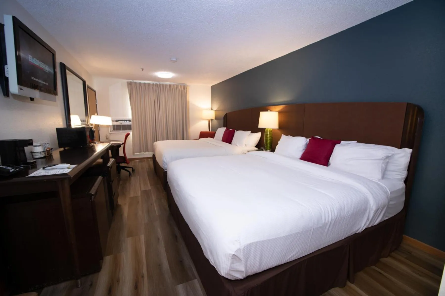 Photo of the whole room, Bed in Alliance Hotel & Suites, a Howard Johnson by Wyndham