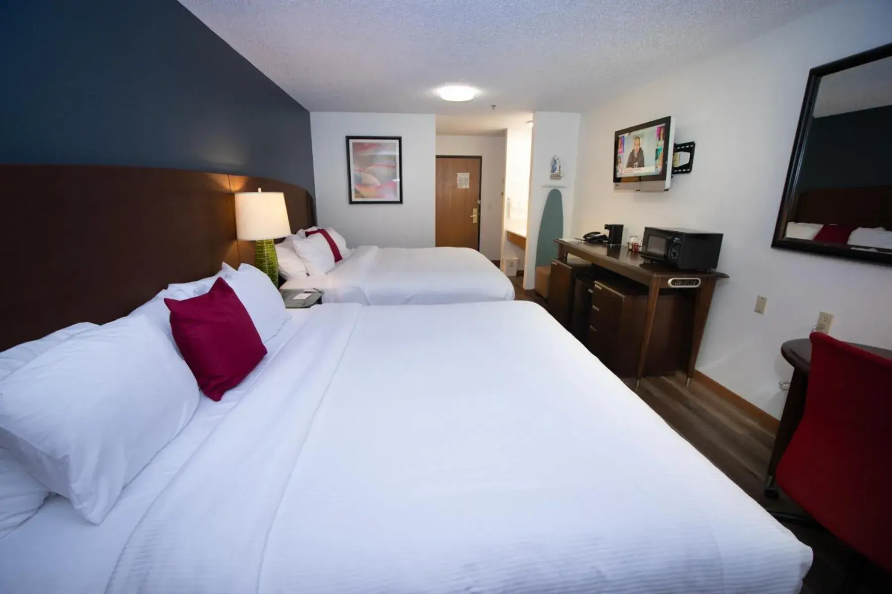 Photo of the whole room, Bed in Alliance Hotel & Suites, a Howard Johnson by Wyndham Photo of the whole room, Bed in Alliance Hotel & Suites, a Howard Johnson by Wyndham