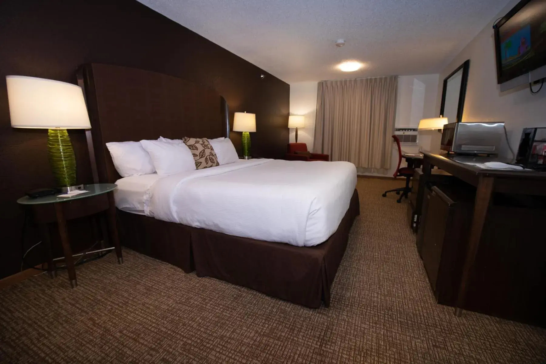 Bedroom, Bed in Alliance Hotel & Suites, a Howard Johnson by Wyndham Bedroom, Bed in Alliance Hotel & Suites, a Howard Johnson by Wyndham
