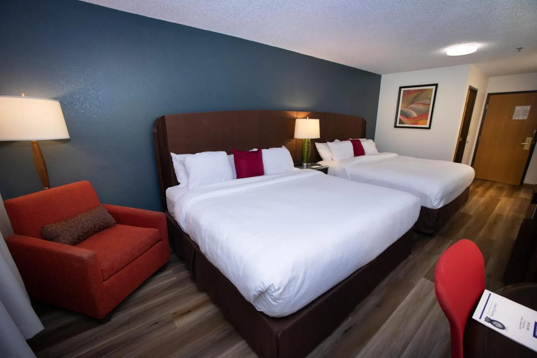 Photo of the whole room, Bed in Alliance Hotel & Suites, a Howard Johnson by Wyndham