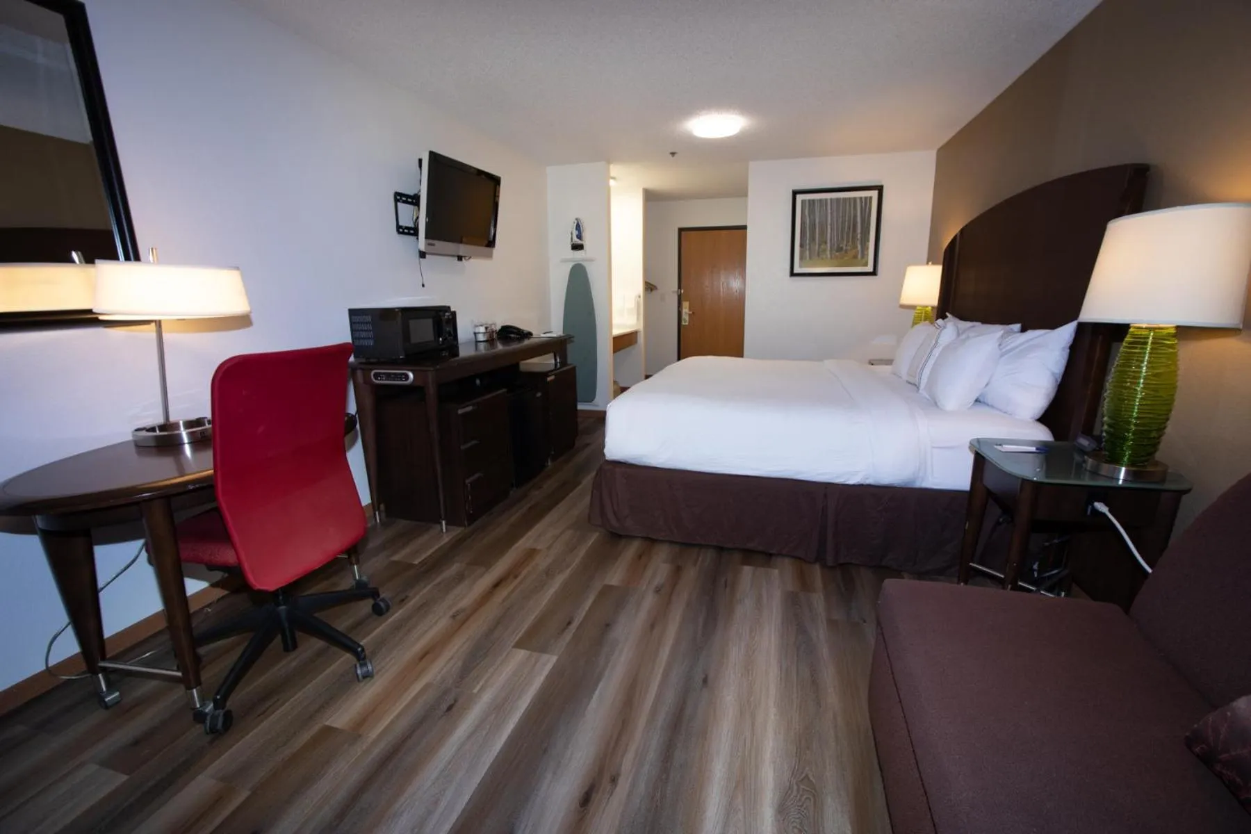 Bedroom, Bed in Alliance Hotel & Suites, a Howard Johnson by Wyndham