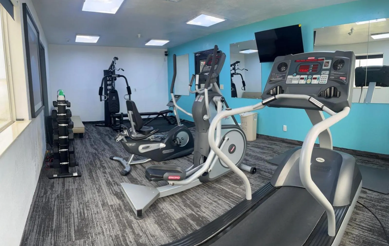 Fitness centre/facilities in Alliance Hotel & Suites, a Howard Johnson by Wyndham