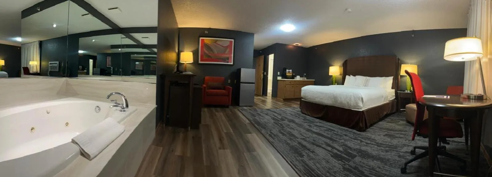 Bedroom, Bed in Alliance Hotel & Suites, a Howard Johnson by Wyndham