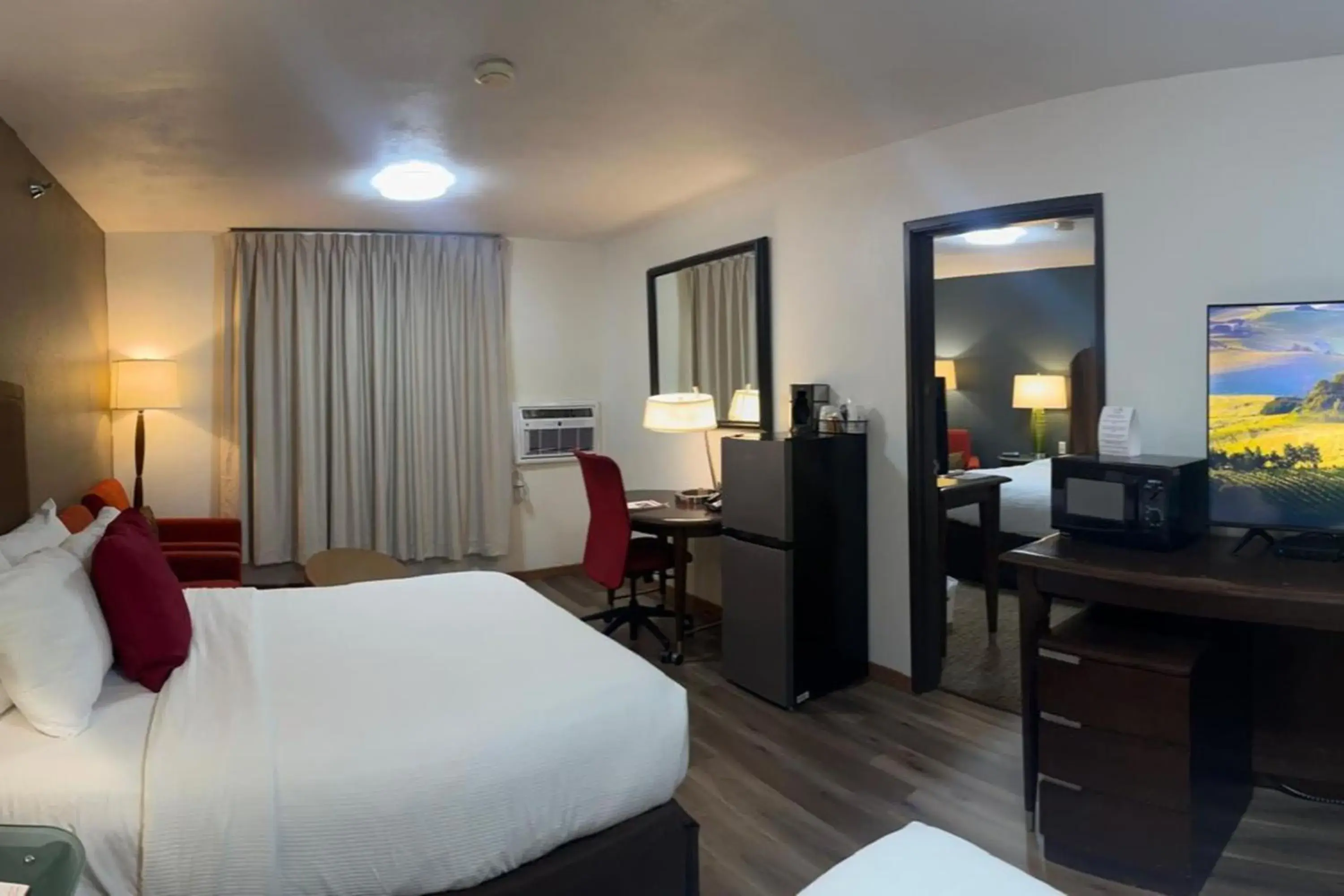 Photo of the whole room, Bed in Alliance Hotel & Suites, a Howard Johnson by Wyndham Photo of the whole room, Bed in Alliance Hotel & Suites, a Howard Johnson by Wyndham