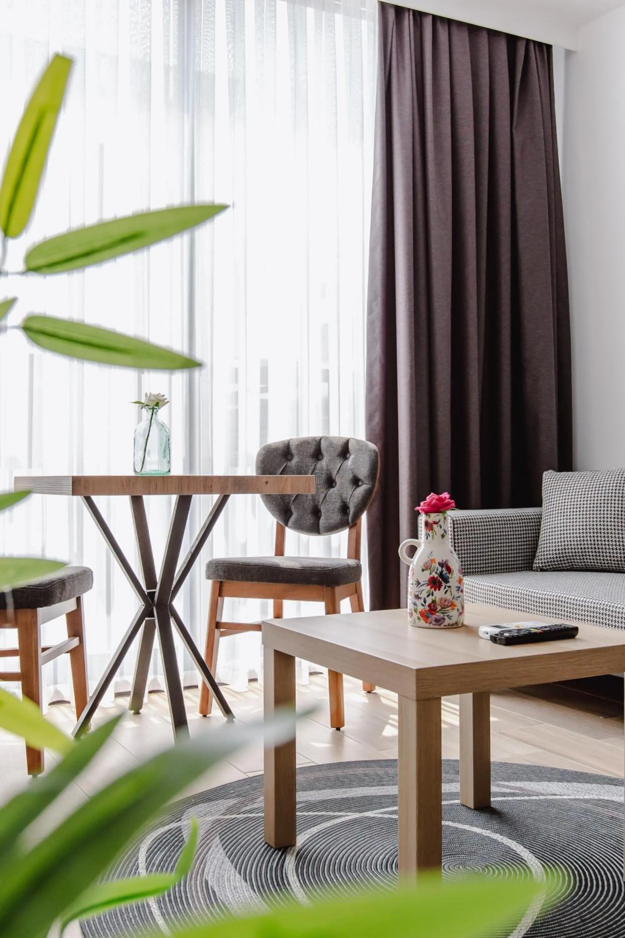 Living room in Ella Suites Hotel