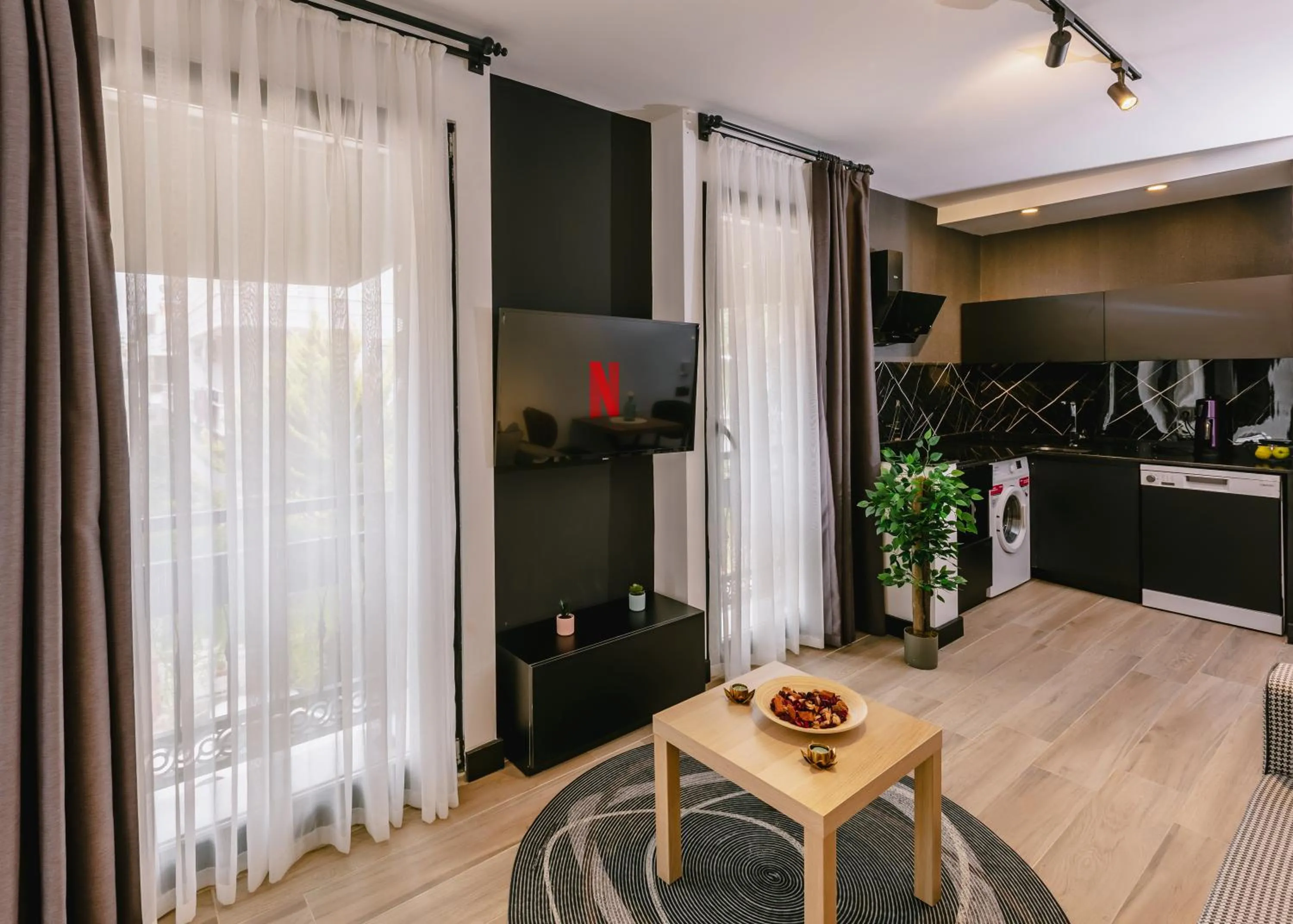 TV and multimedia in Ella Suites Hotel