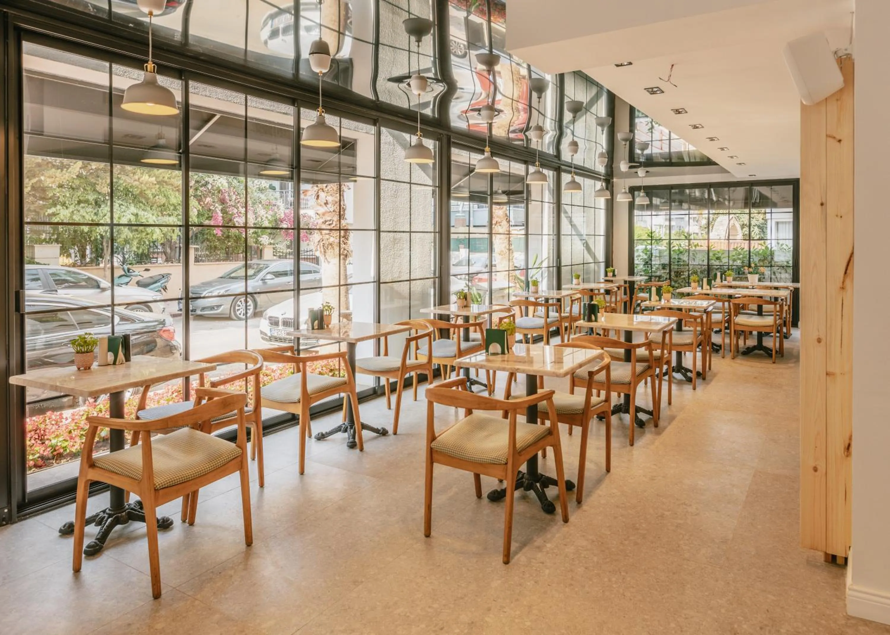 Restaurant/places to eat in Ella Suites Hotel
