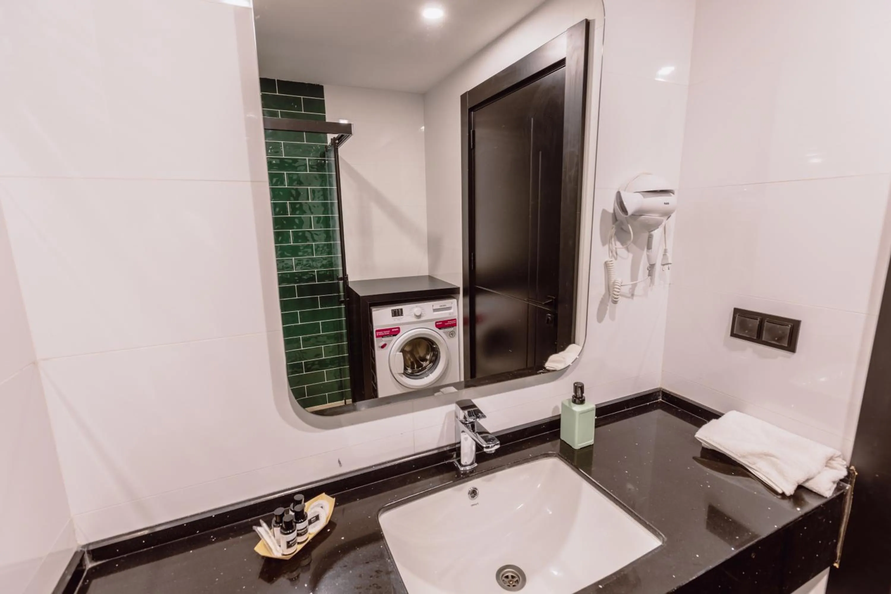 Bathroom in Ella Suites Hotel