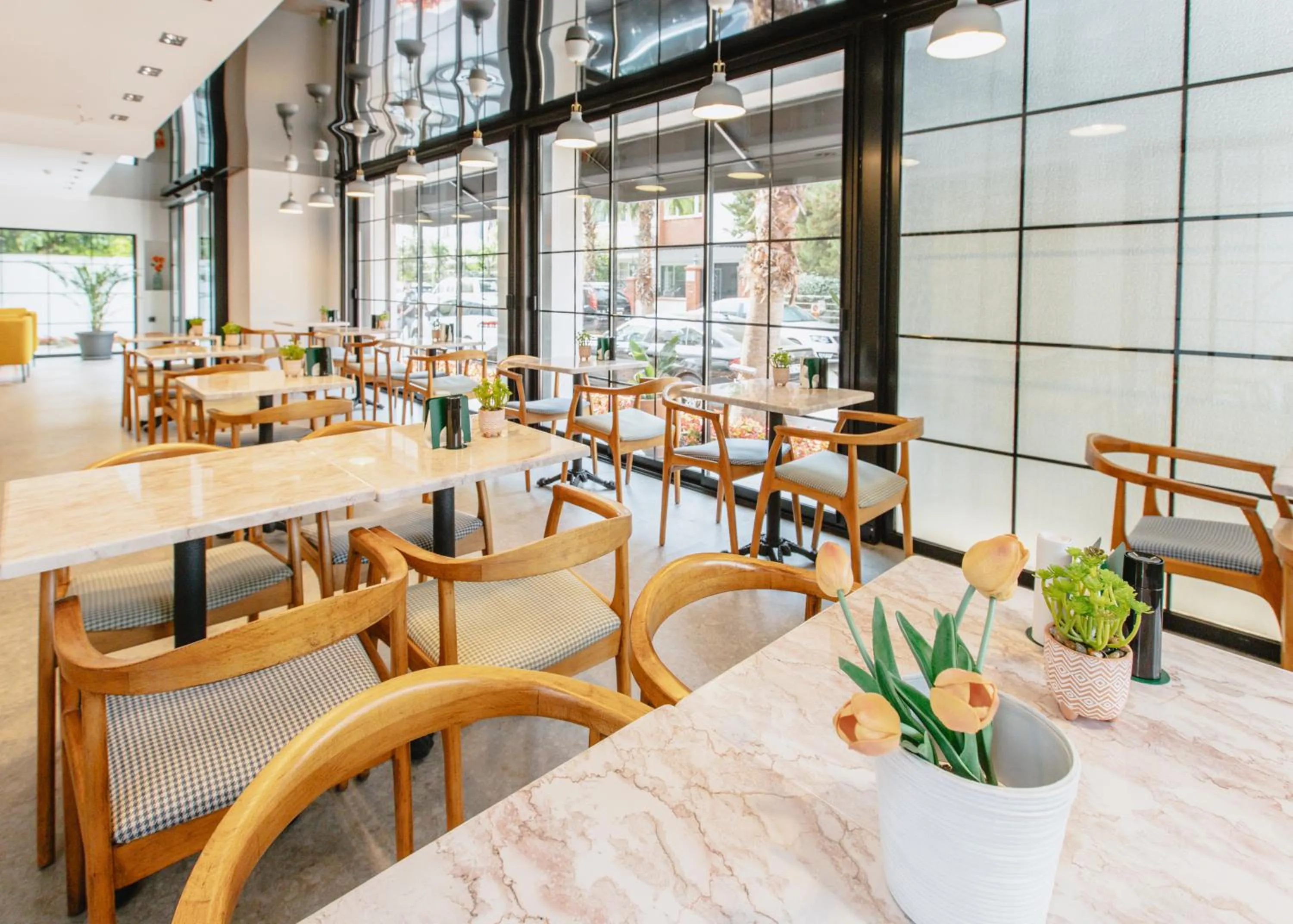 Restaurant/places to eat in Ella Suites Hotel