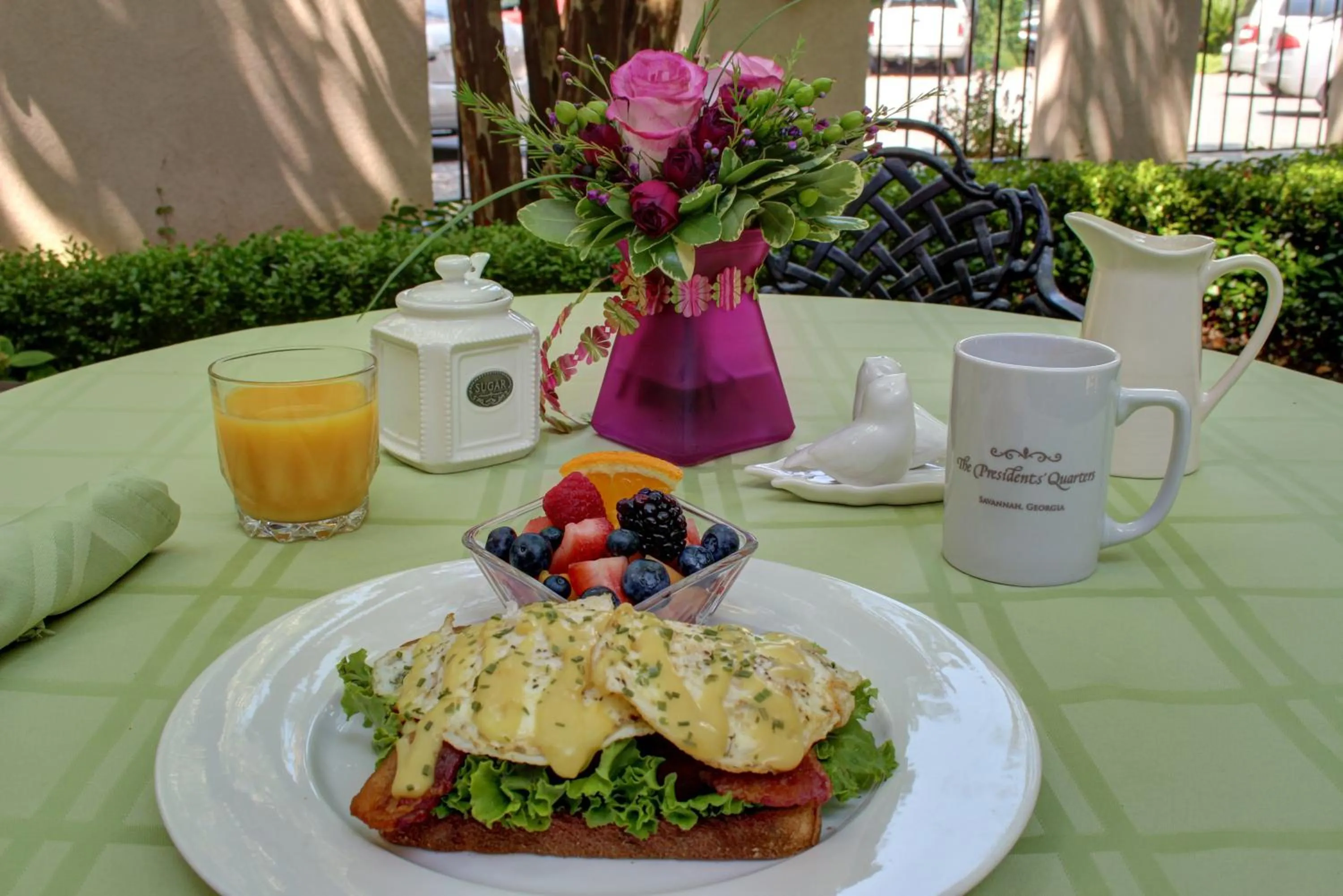 American breakfast in The Presidents' Quarters Inn