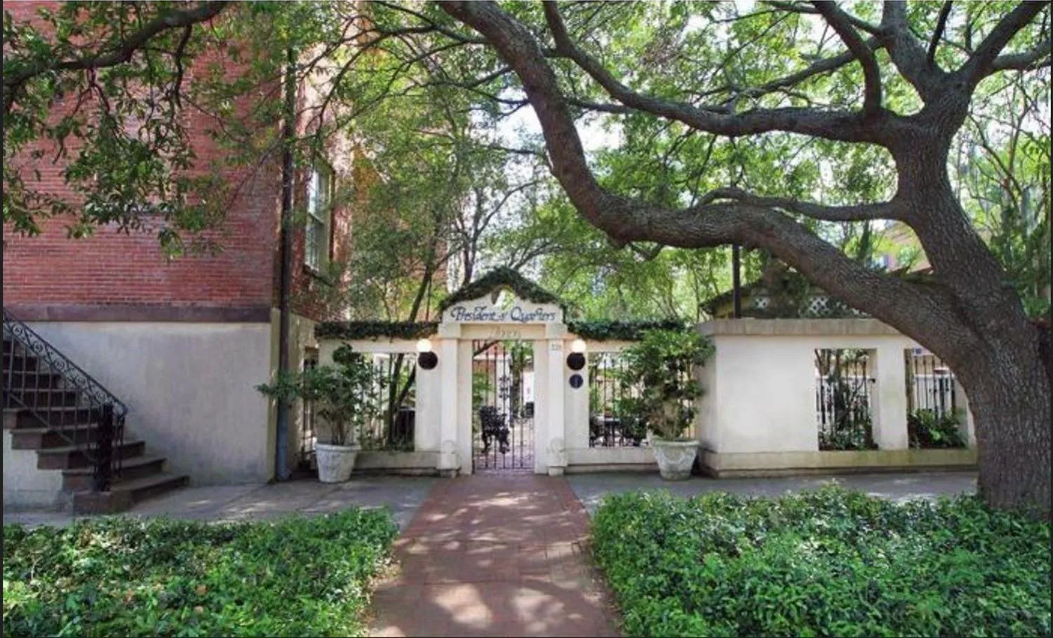 Property building in The Presidents' Quarters Inn