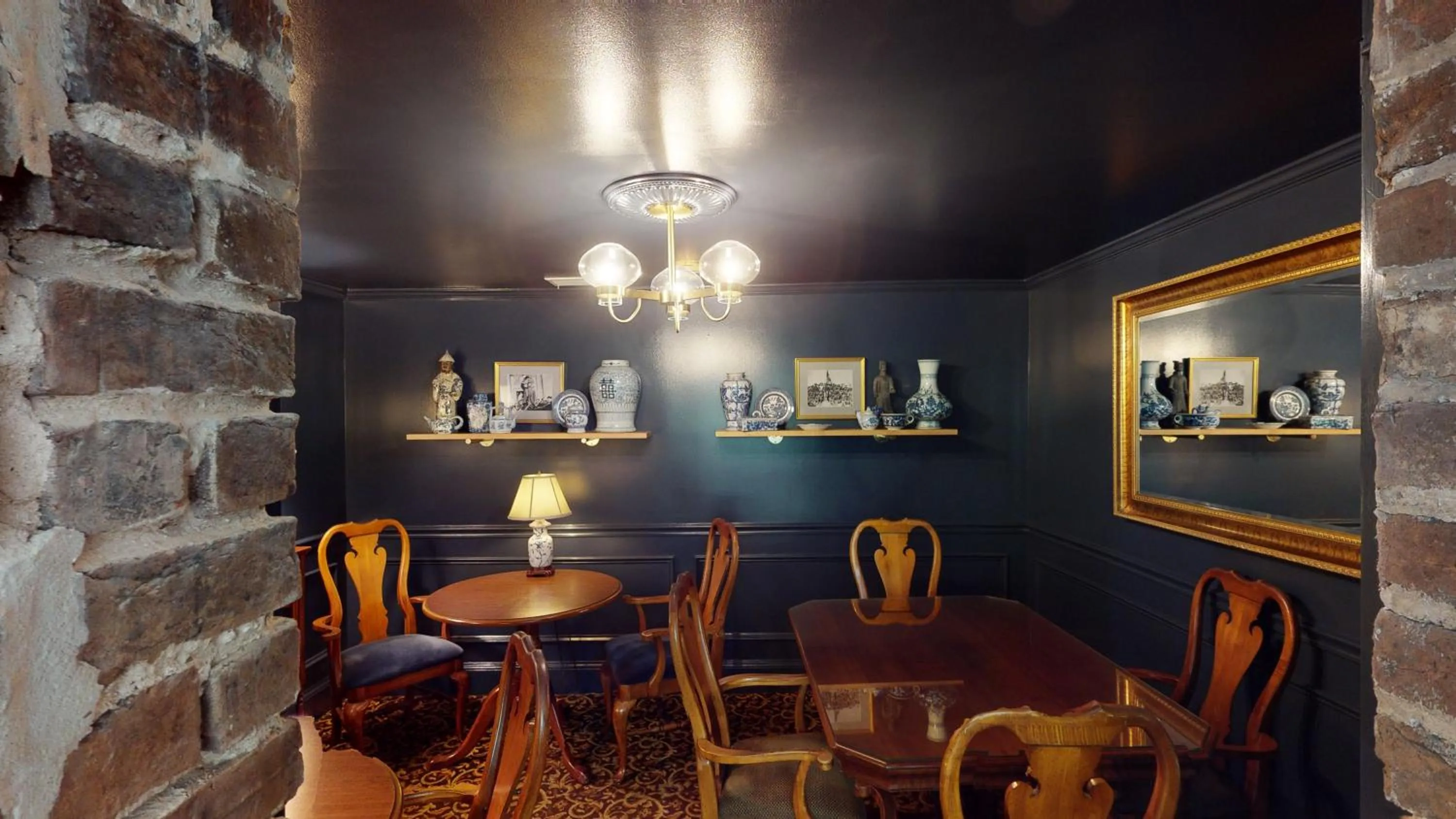 Breakfast in The Presidents' Quarters Inn