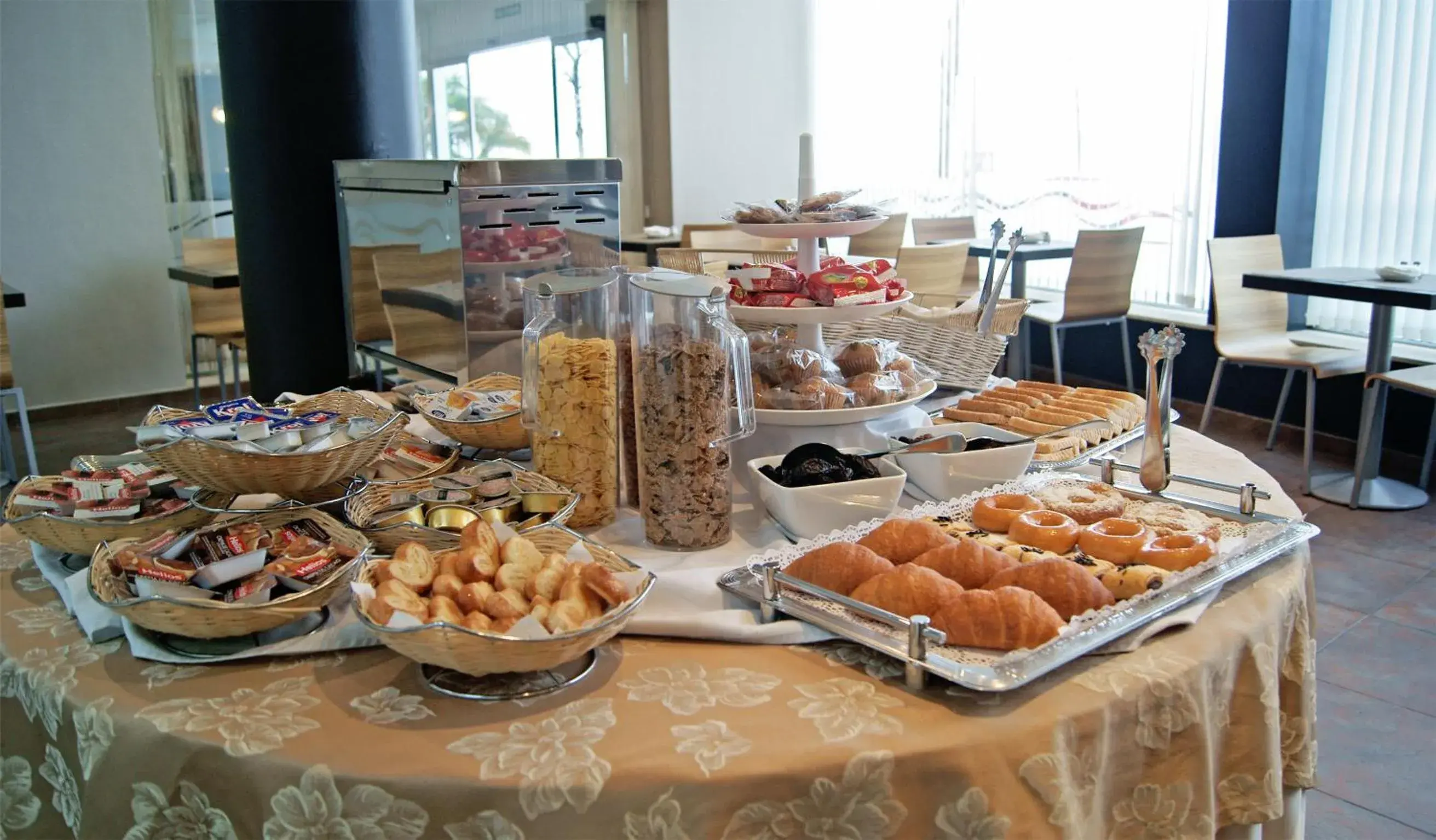 Food and drinks in Hotel Andalussia Food and drinks in Hotel Andalussia