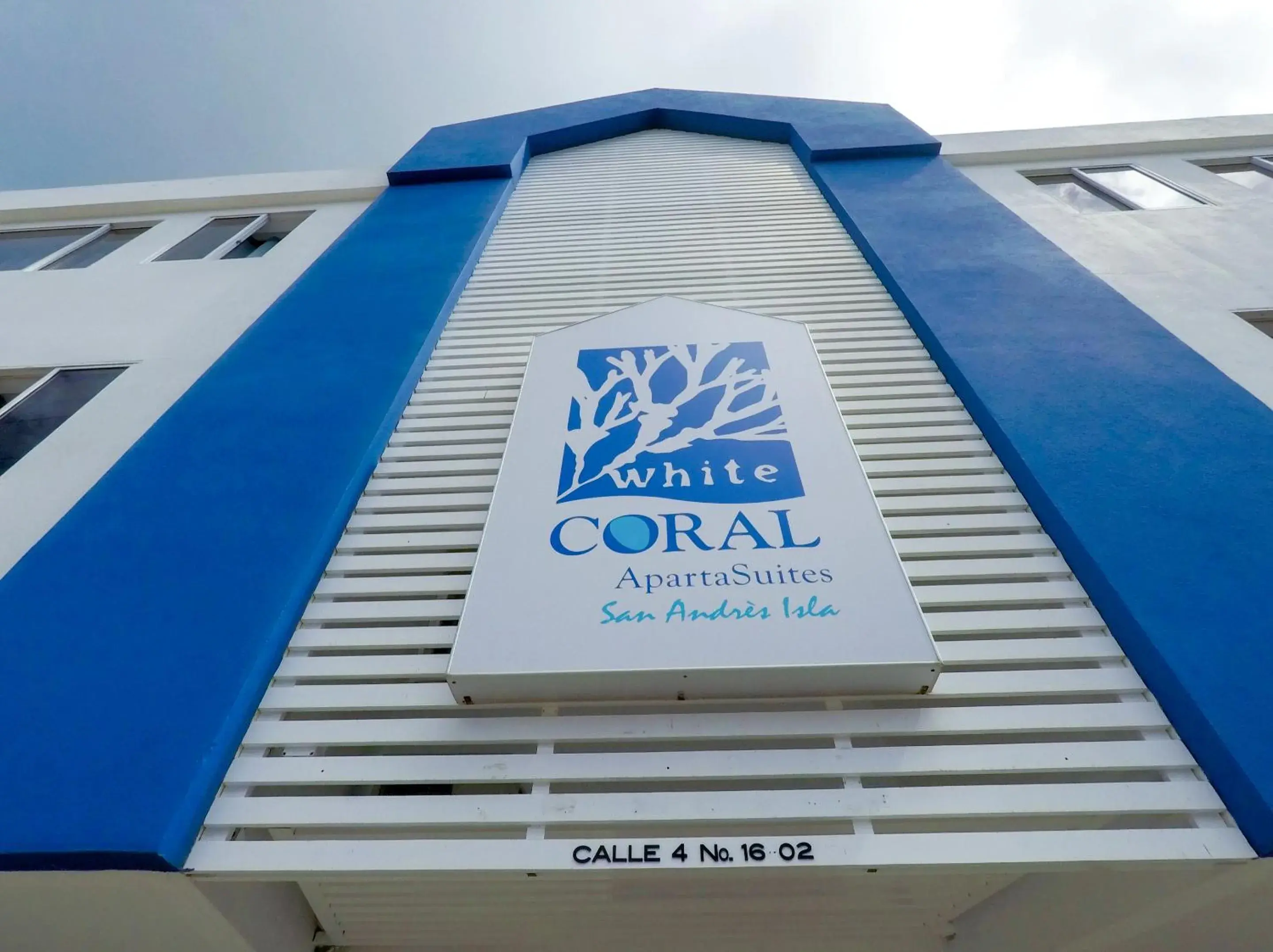 Facade/entrance in White Coral ApartaSuites Facade/entrance in White Coral ApartaSuites