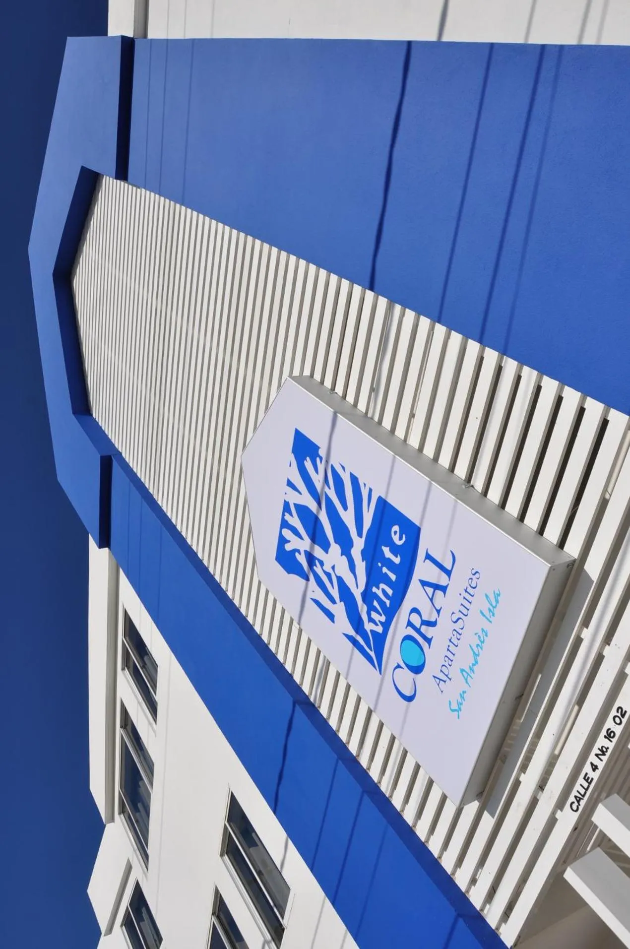 Facade/entrance in White Coral ApartaSuites