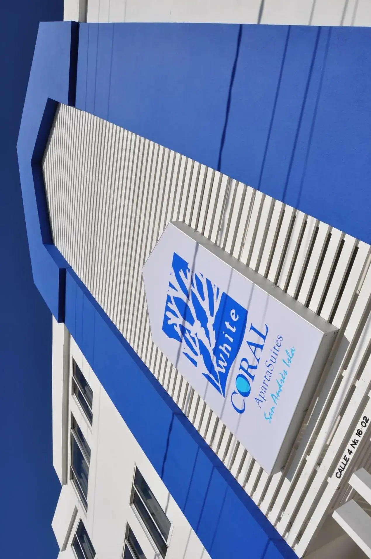 Facade/entrance in White Coral ApartaSuites Facade/entrance in White Coral ApartaSuites