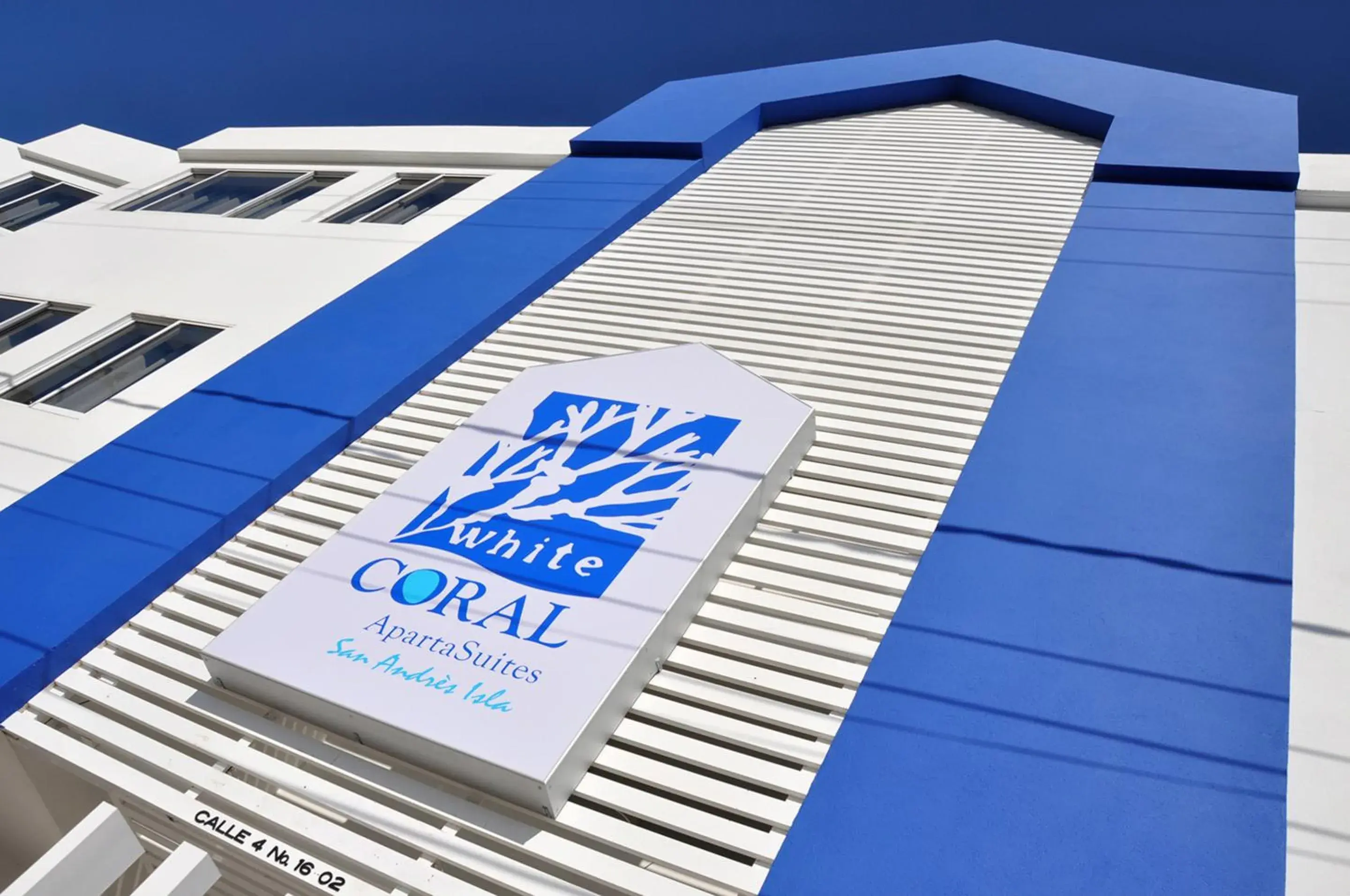 Facade/entrance in White Coral ApartaSuites Facade/entrance in White Coral ApartaSuites