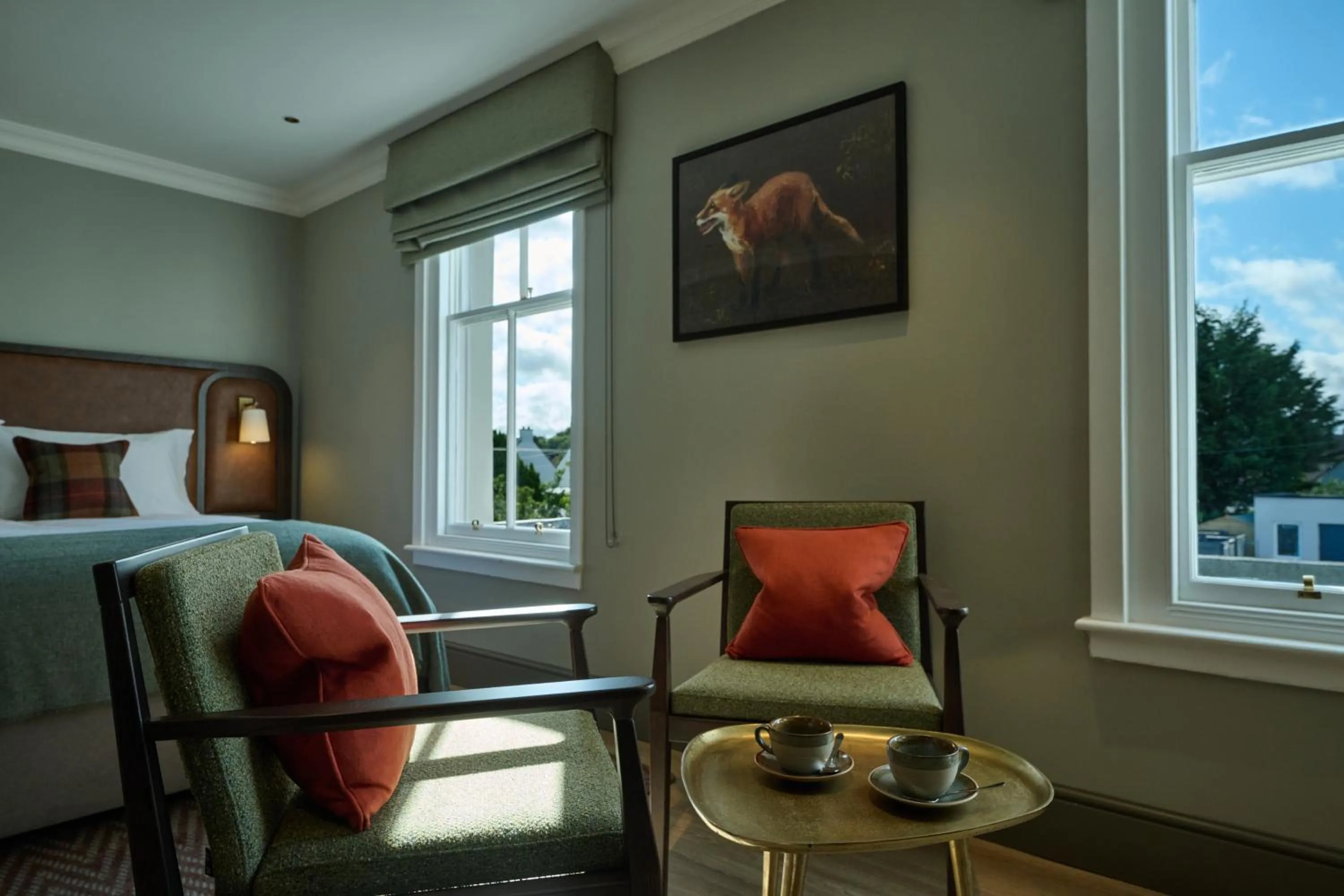 Seating area, Bed in The Leddie Hotel