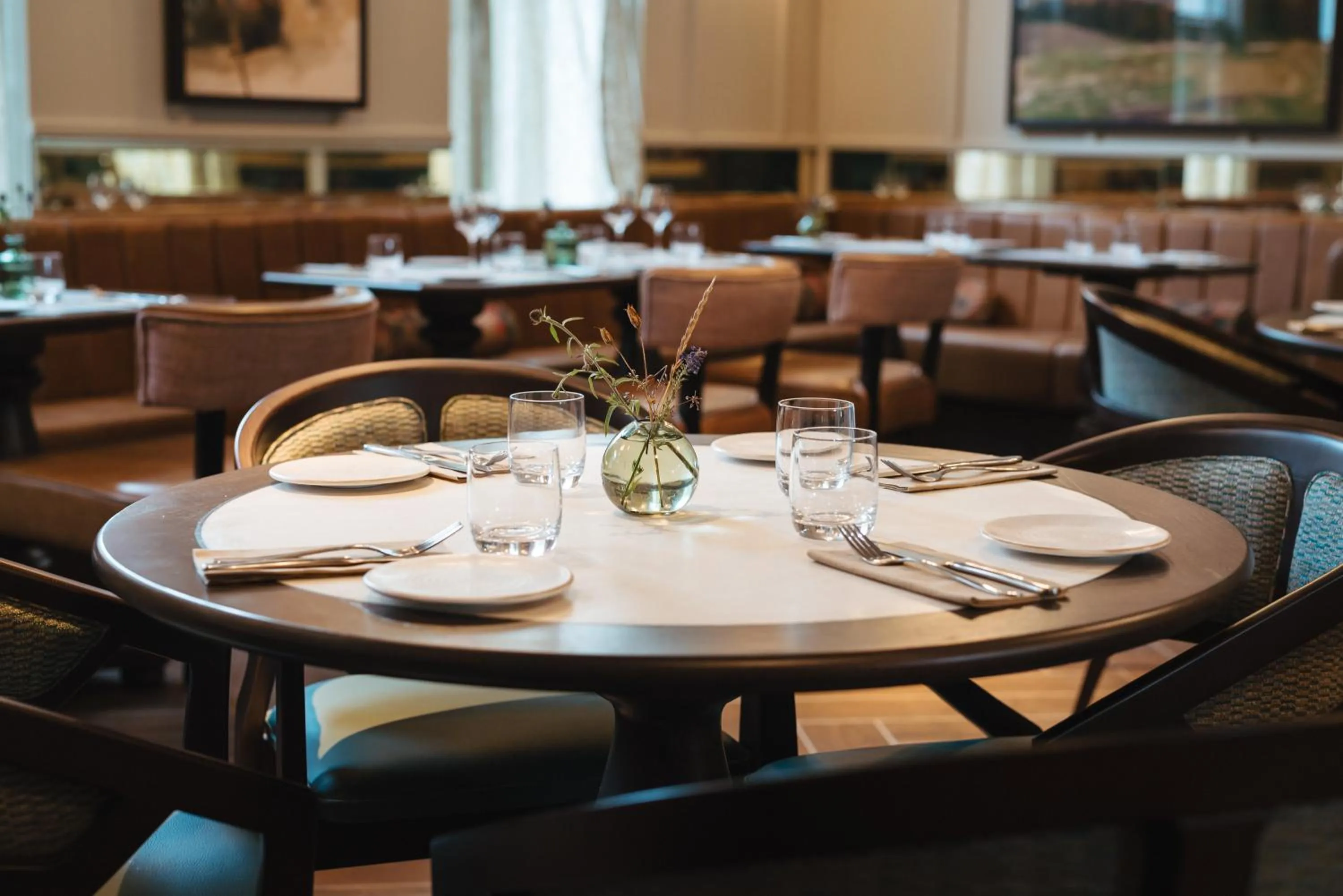 Restaurant/places to eat in The Leddie Hotel