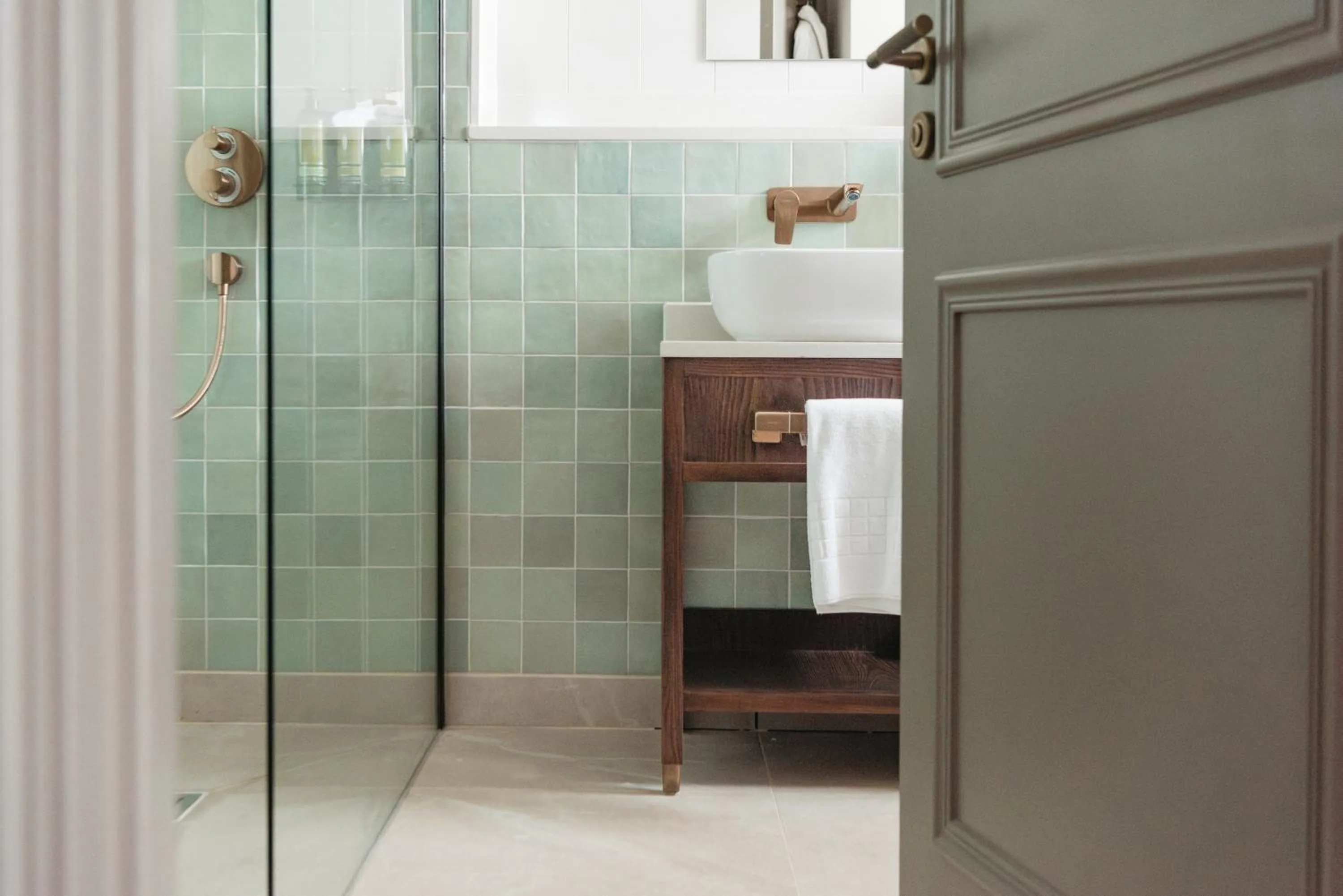 Bathroom in The Leddie Hotel