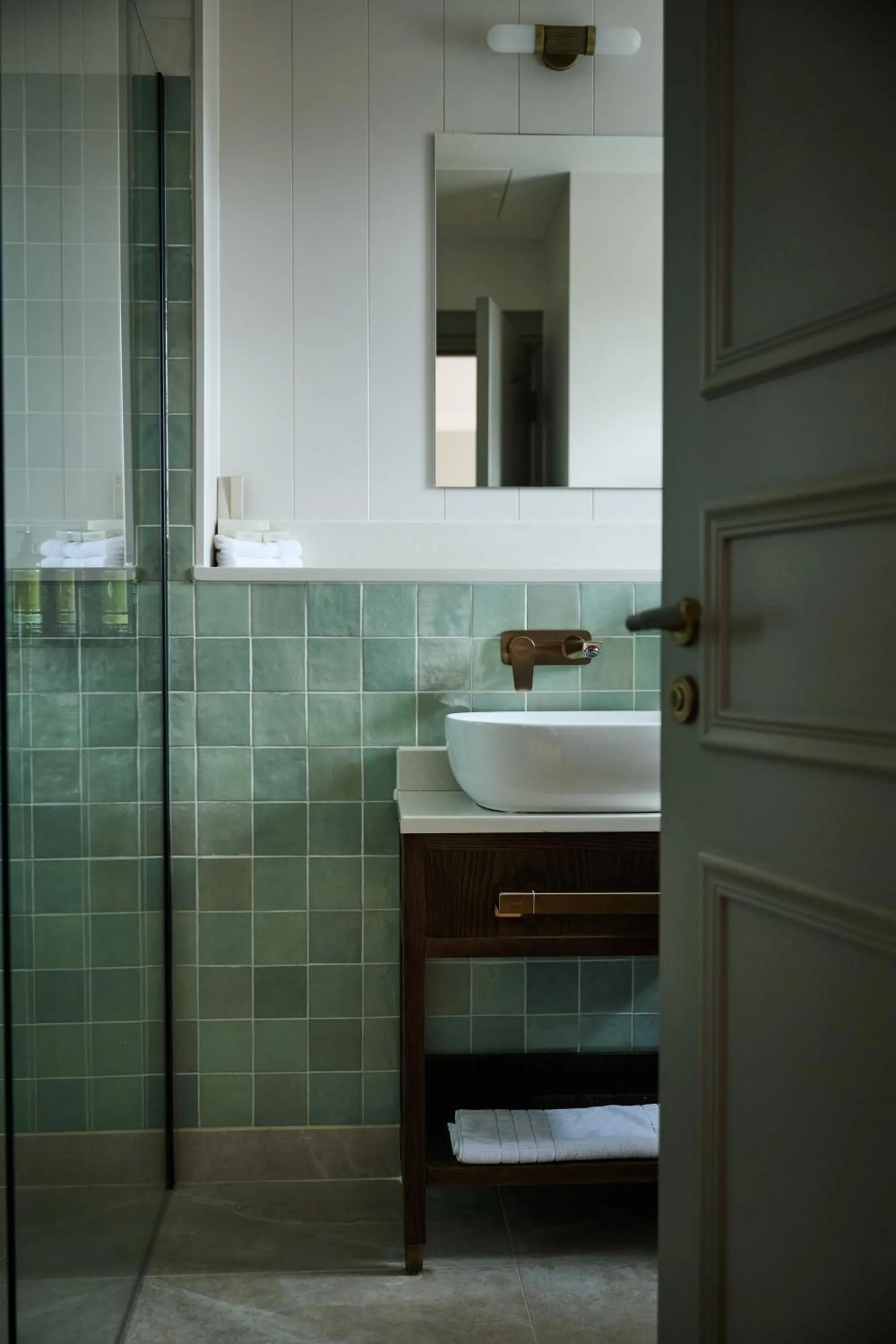 Shower in The Leddie Hotel