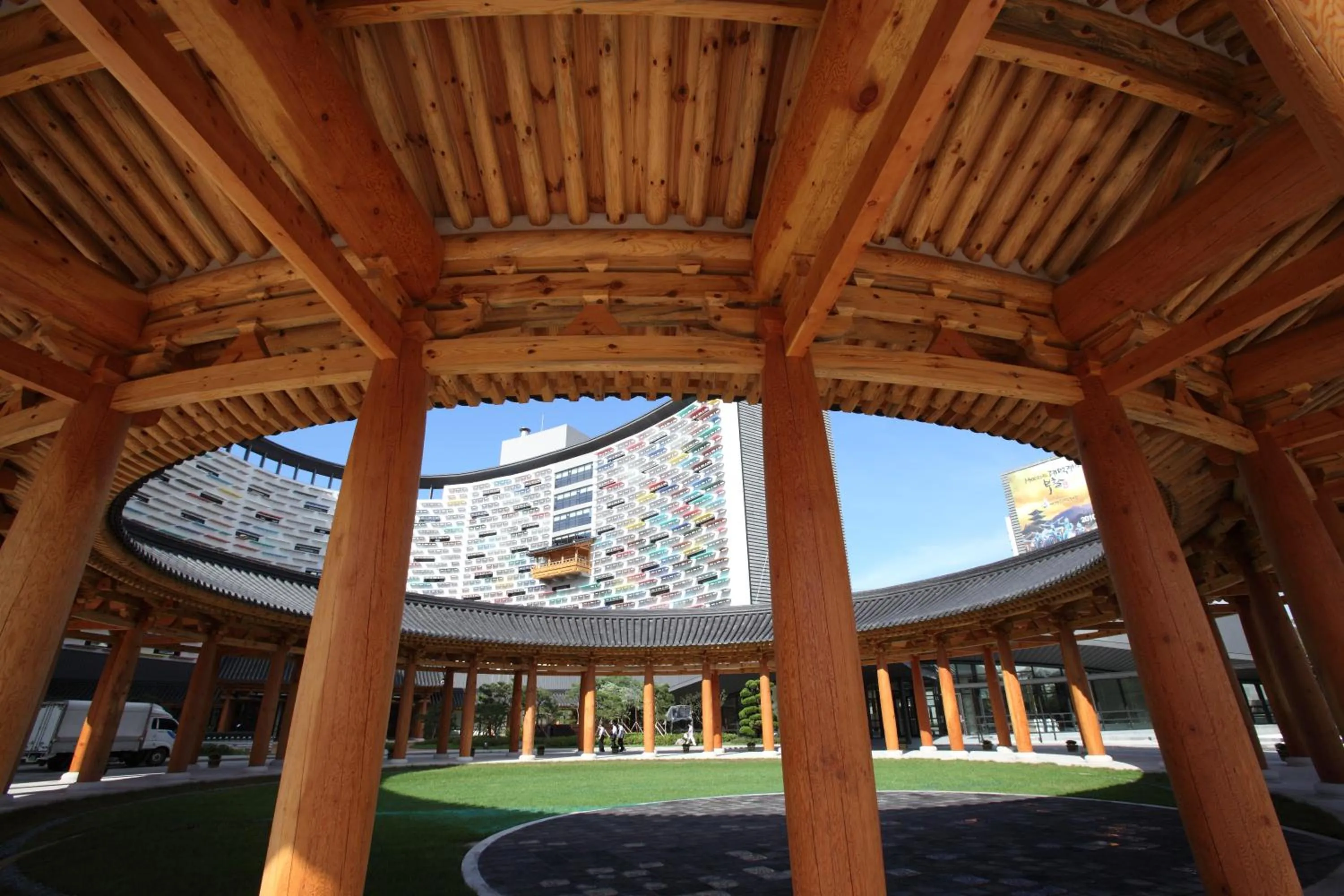 Facade/entrance in Lotte Buyeo Resort