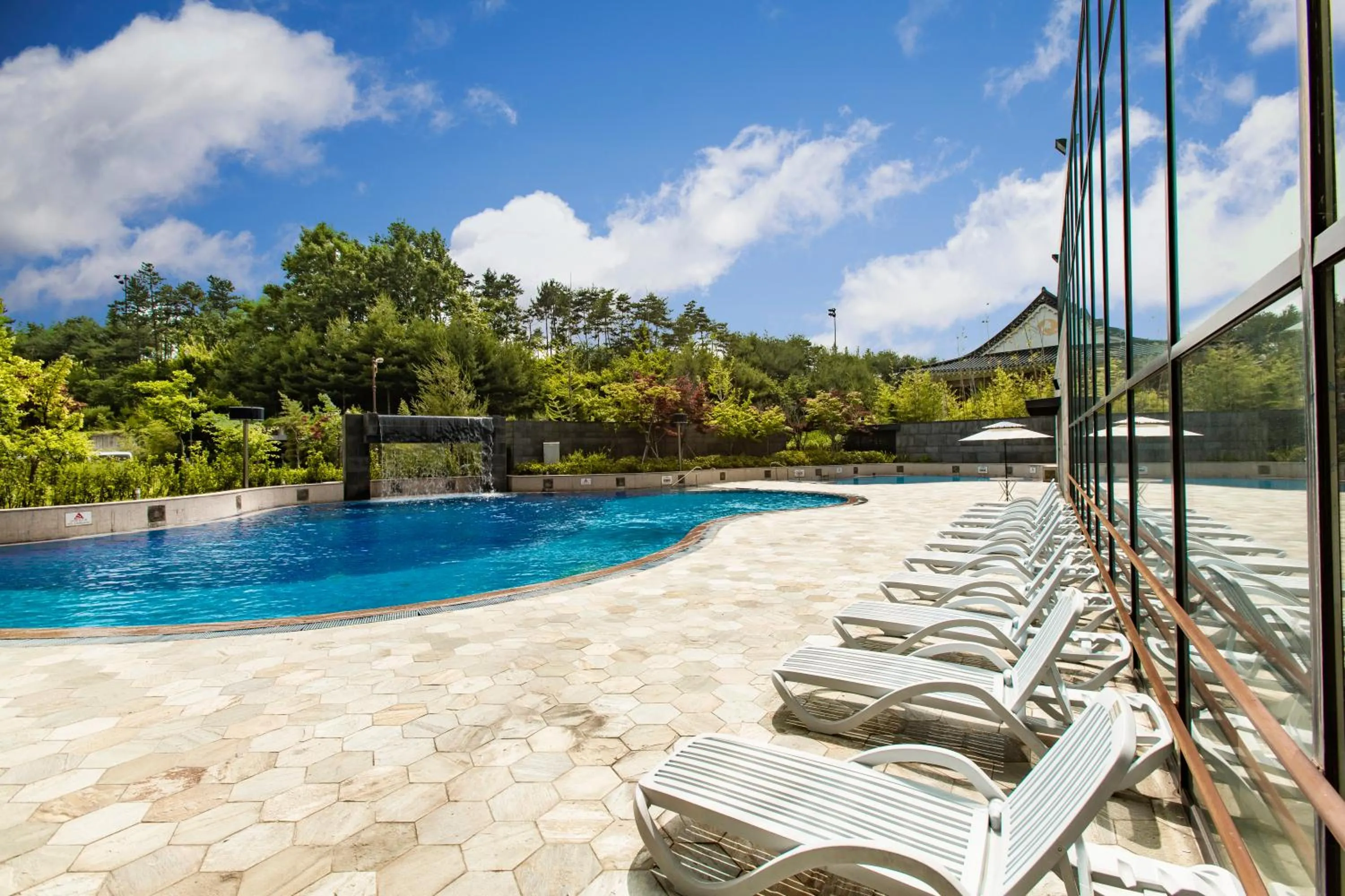 Swimming pool in Lotte Buyeo Resort