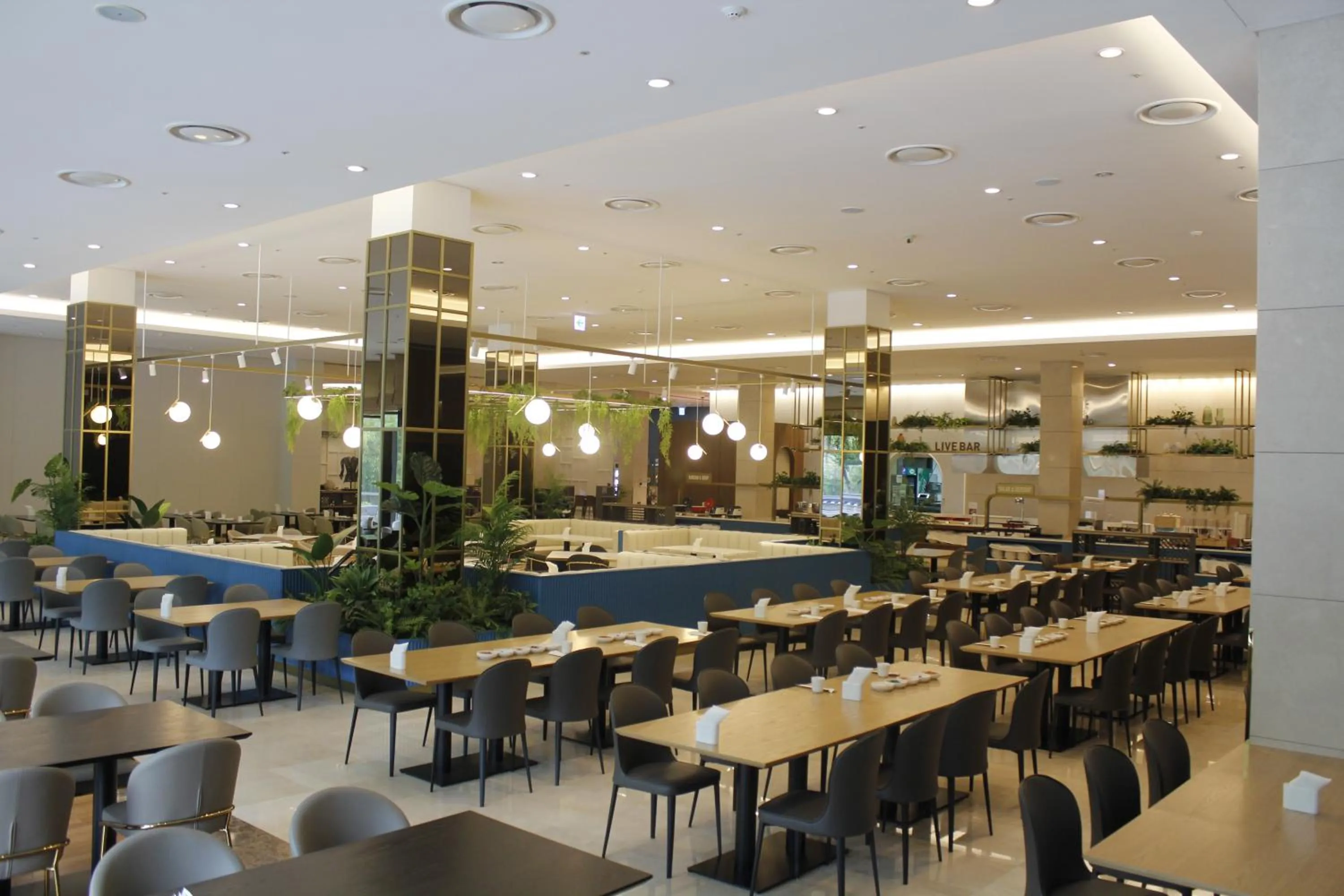 Buffet breakfast in Lotte Buyeo Resort