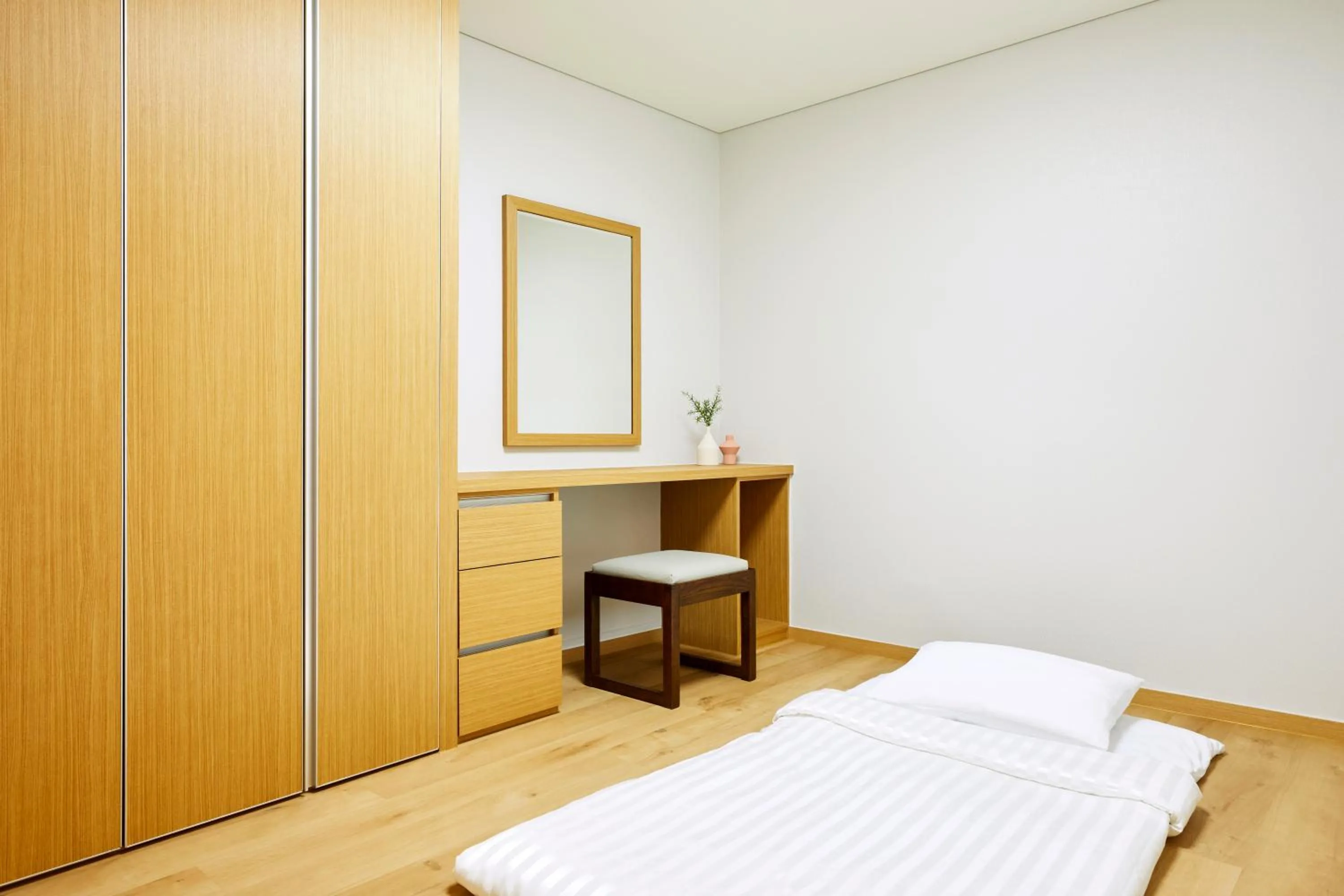 Bedroom, Bed in Lotte Buyeo Resort