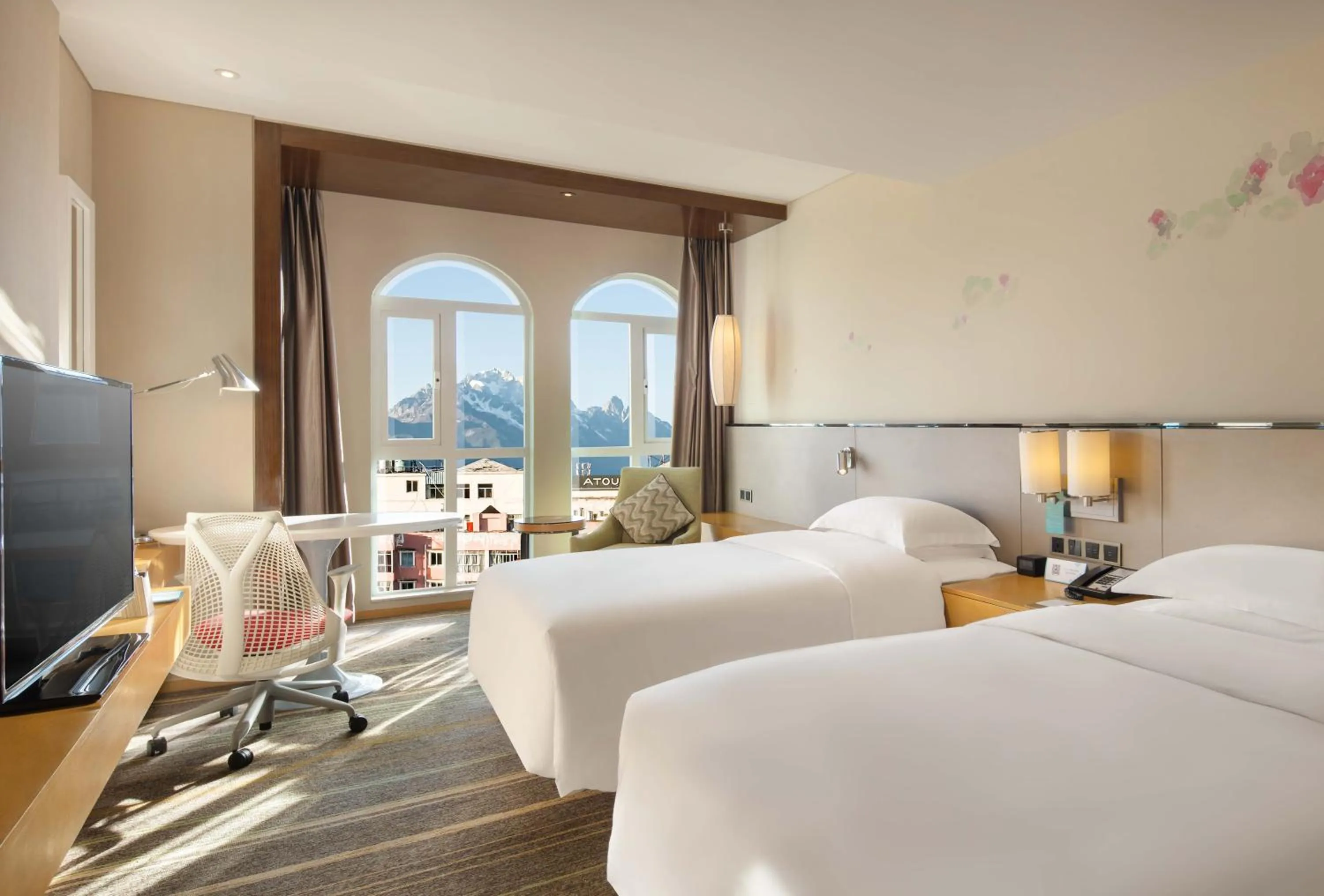 View (from property/room), Bed in Hilton Garden Inn Lijiang